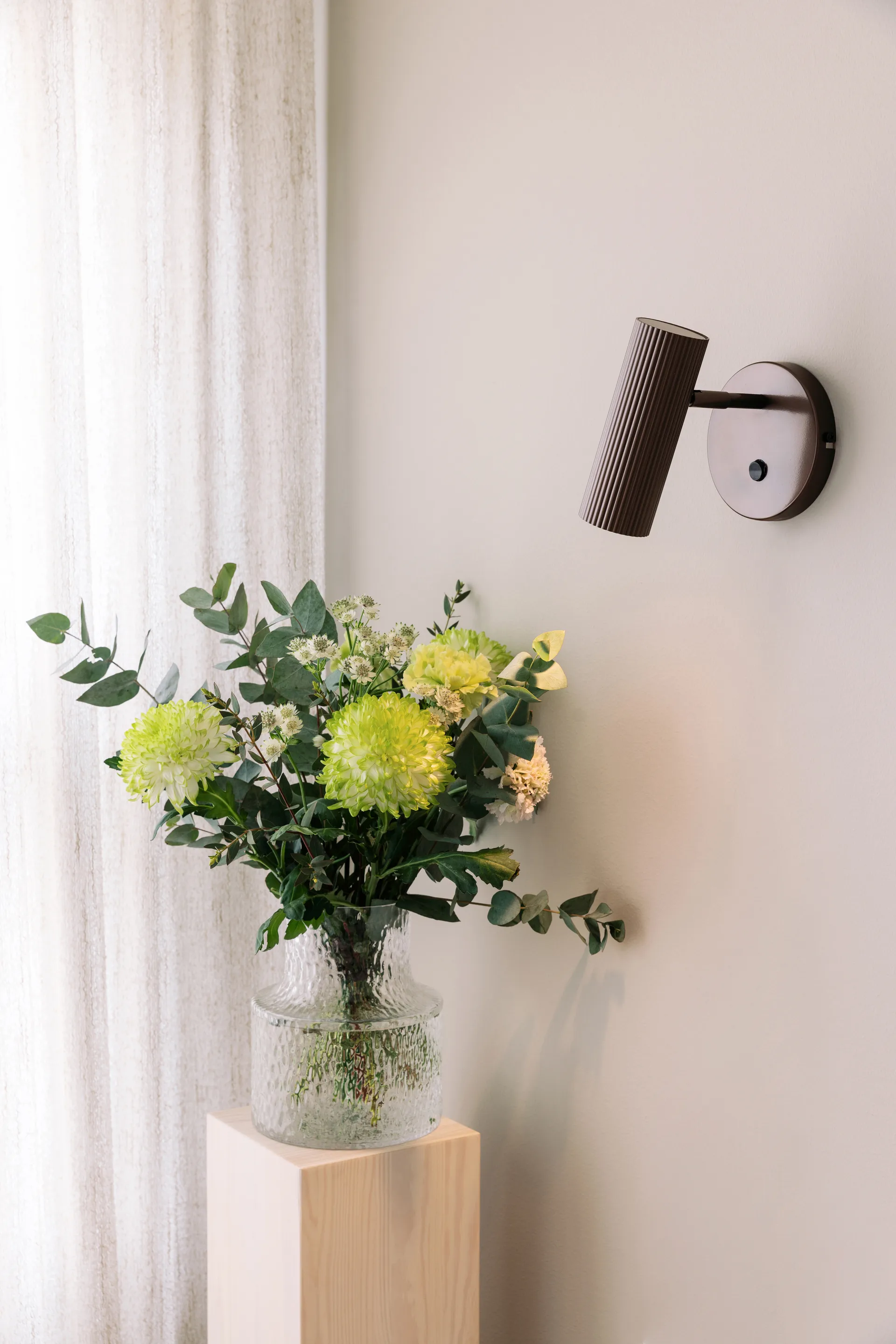 Lampa ścienna Hubble, Bronze Globen Lighting