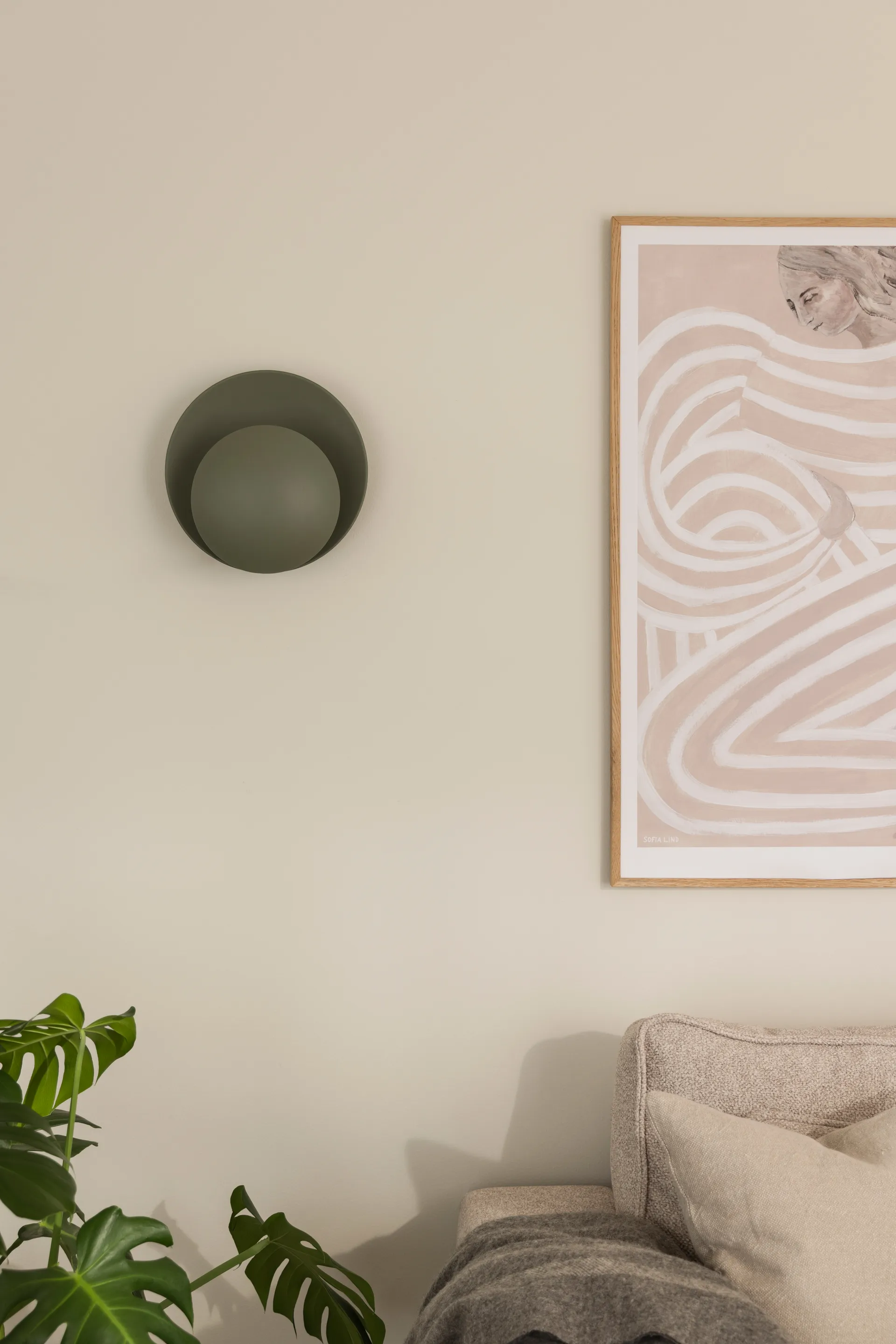 Lampa ścienna Orbit, Zieleń mchu Globen Lighting