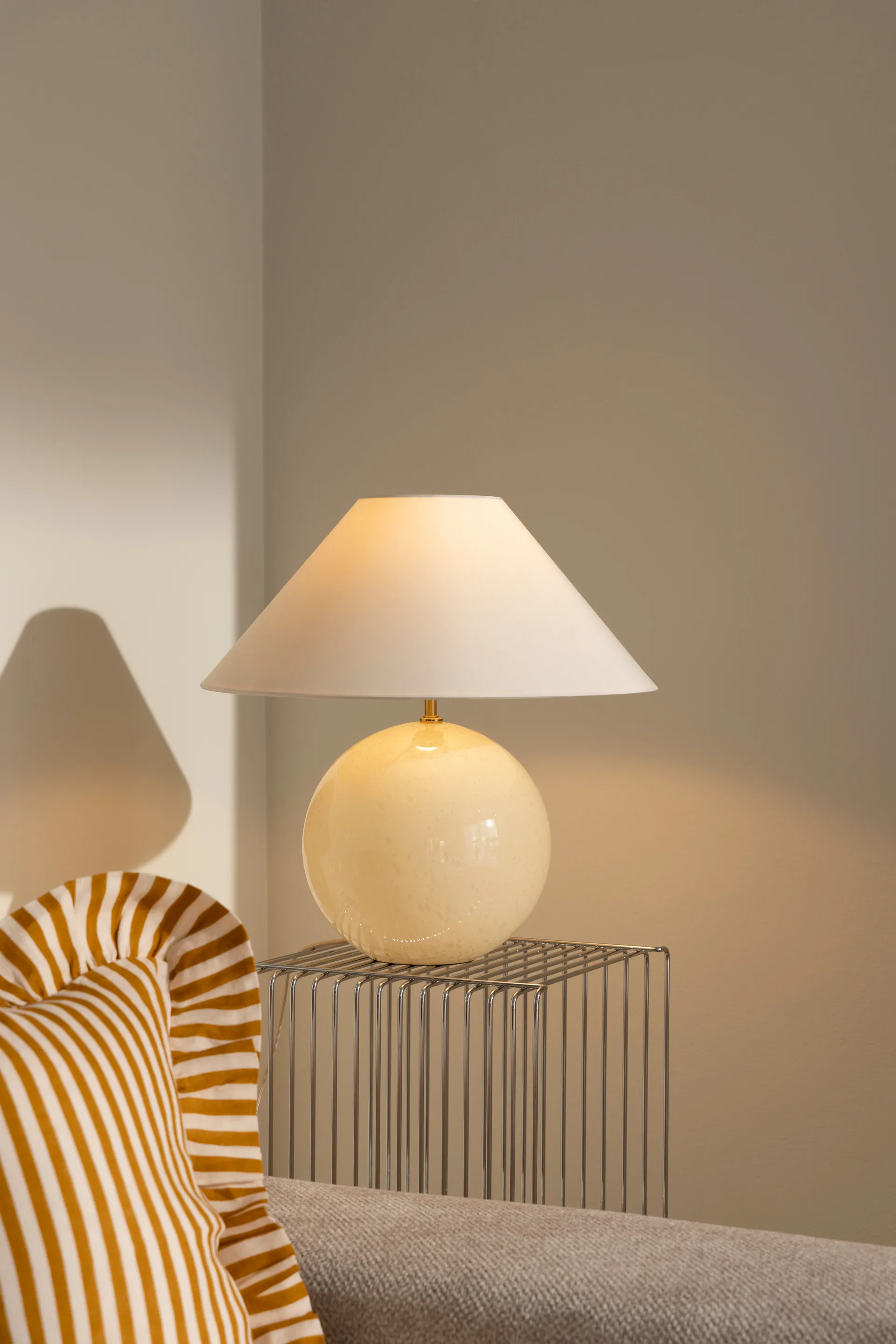 Lampa stołow Iris 45, Biały Globen Lighting