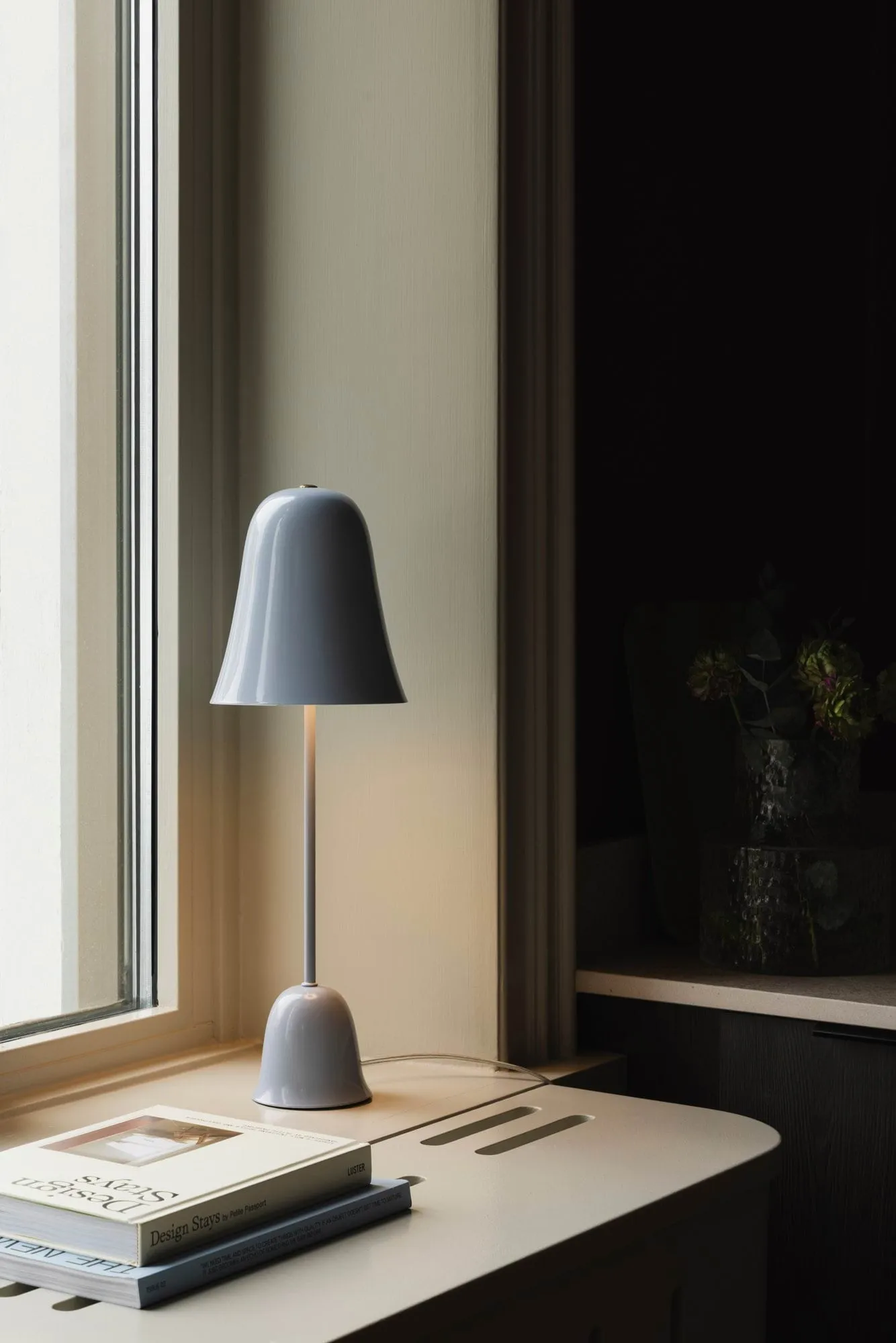 Lampa stołowa Blåklockan, Dymny niebieski (niebieski), Ø16x 50cm wys. Globen Lighting