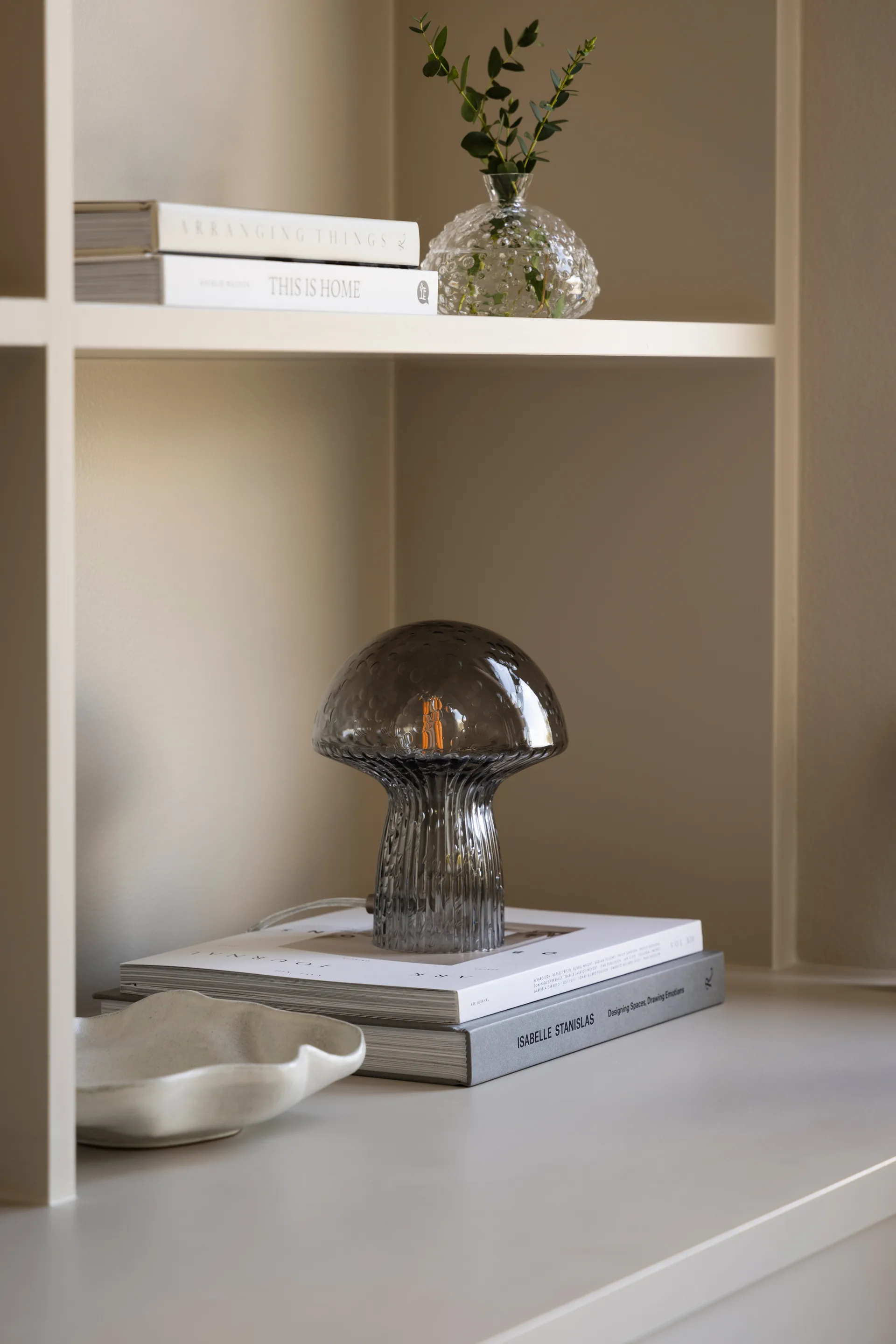 Lampa stołowa Fungo, edycja specjalna, przydymiona, Ø16 cm, W:20 cm Globen Lighting