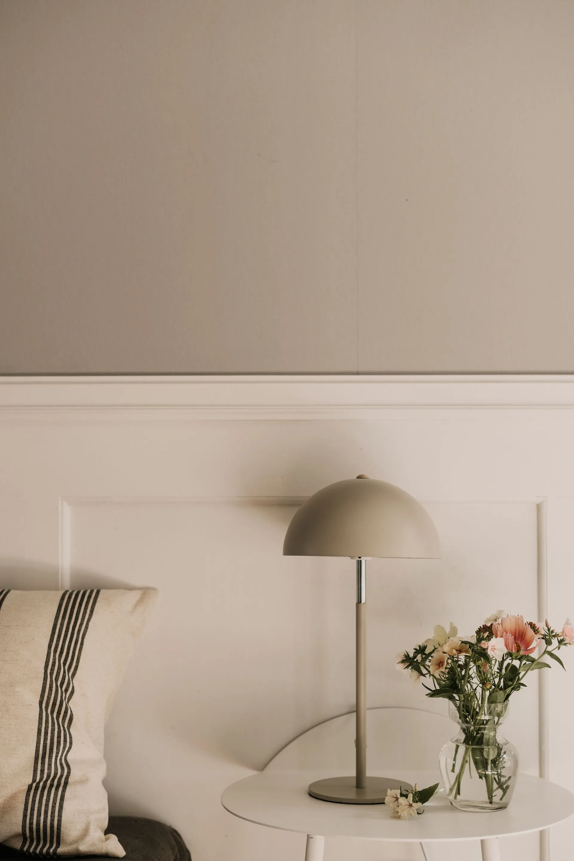 Lampa stołowa Icon 36 cm, Latte Globen Lighting