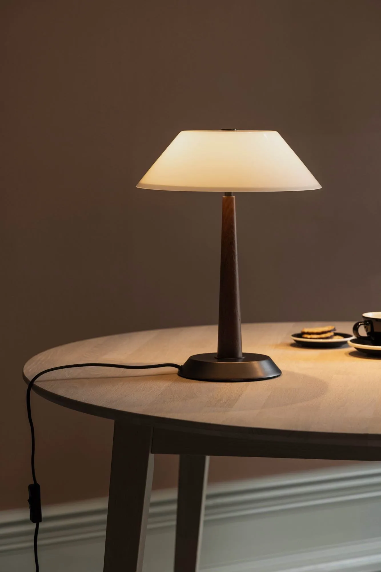 Lampa stołowa Ligna, Bejcowany na brązowo, Ø29x39,2 cm Globen Lighting