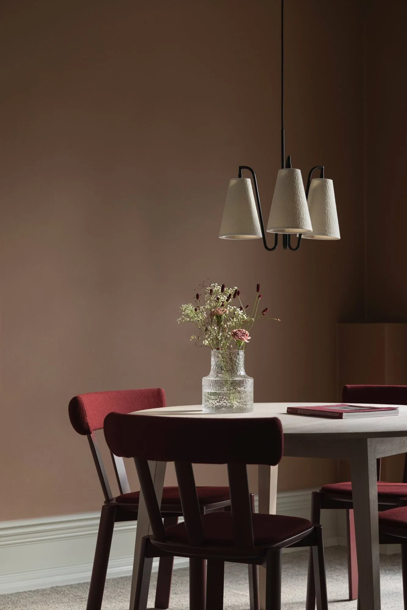 Lampa wisząca Lou, 3, Biała tkanina bouclé-czarny, 46x46 cm Globen Lighting