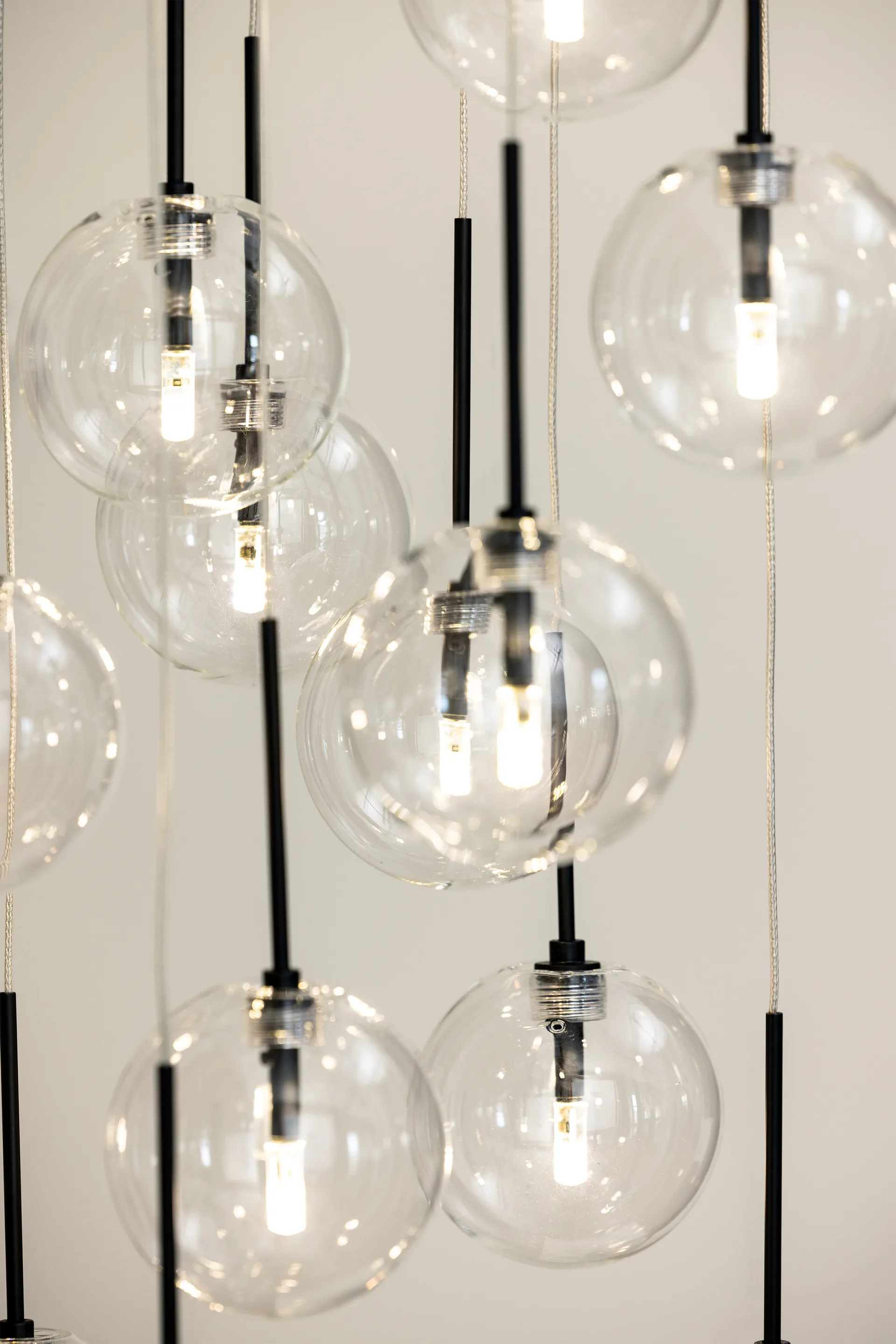 Lampa wisząca Skyfall, Czysty-czarny Globen Lighting