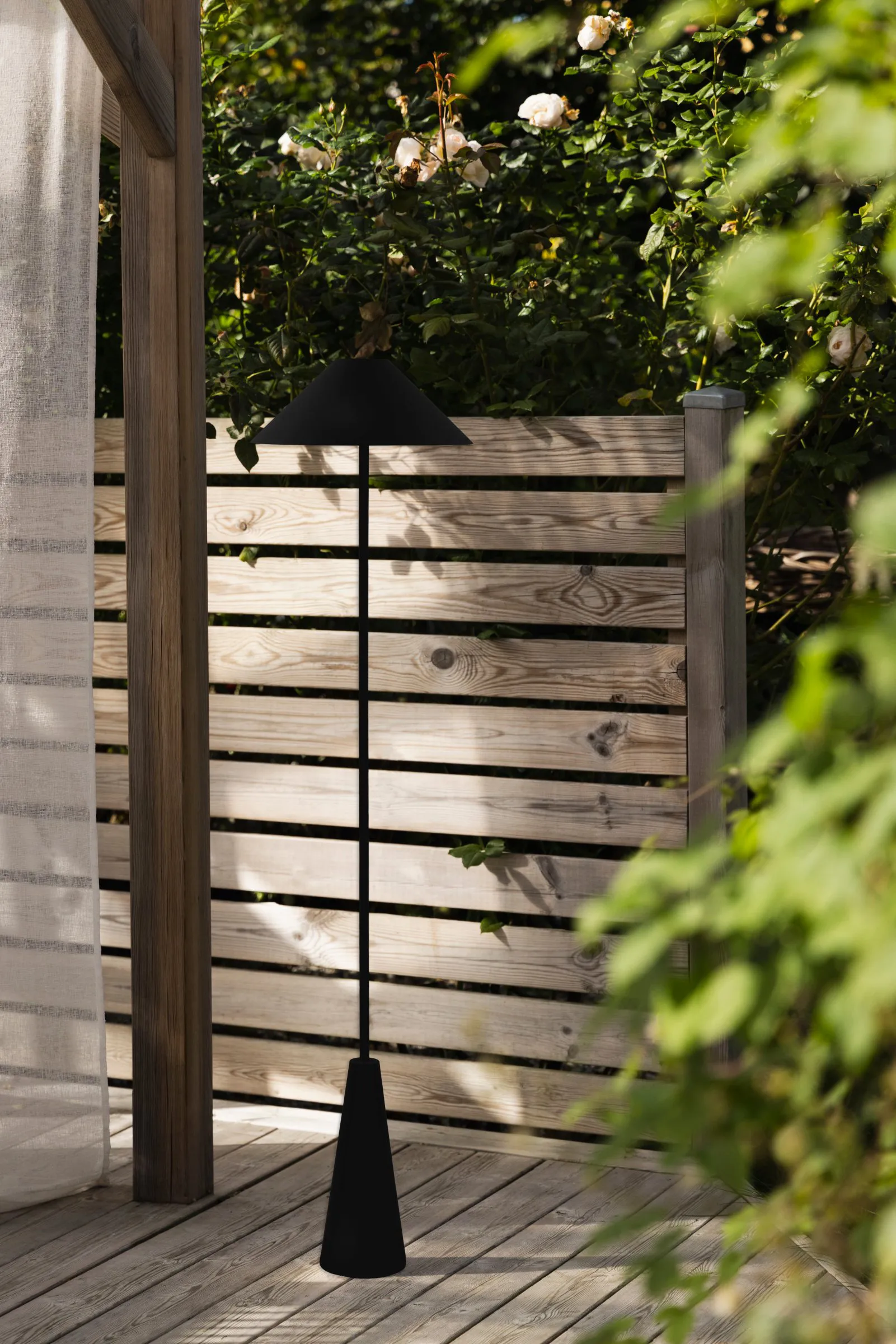 Podłogowa lampa przenośna Cannes, Czarna Globen Lighting