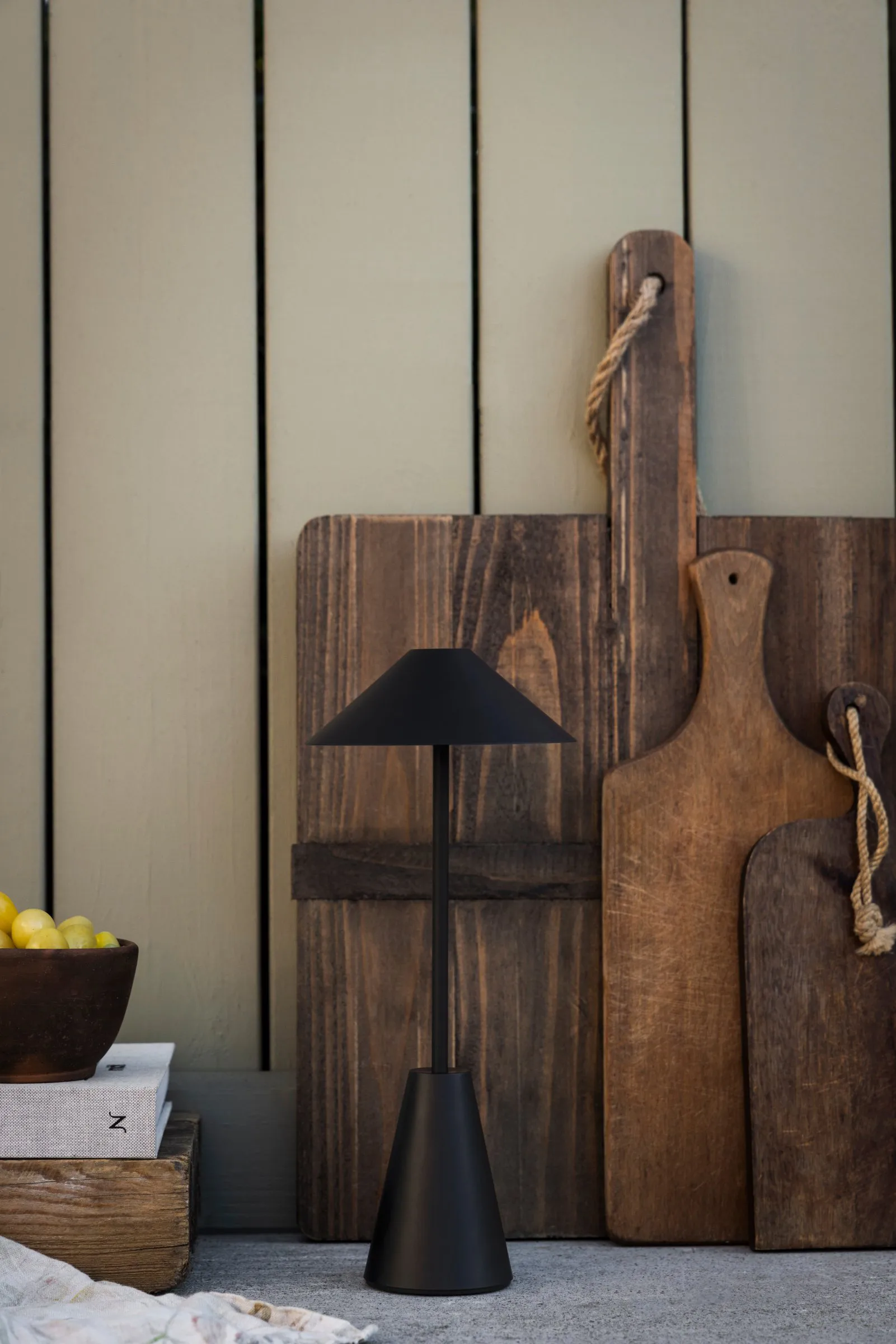 Przenośna lampa stołowa Cannes 32, Czarna Globen Lighting