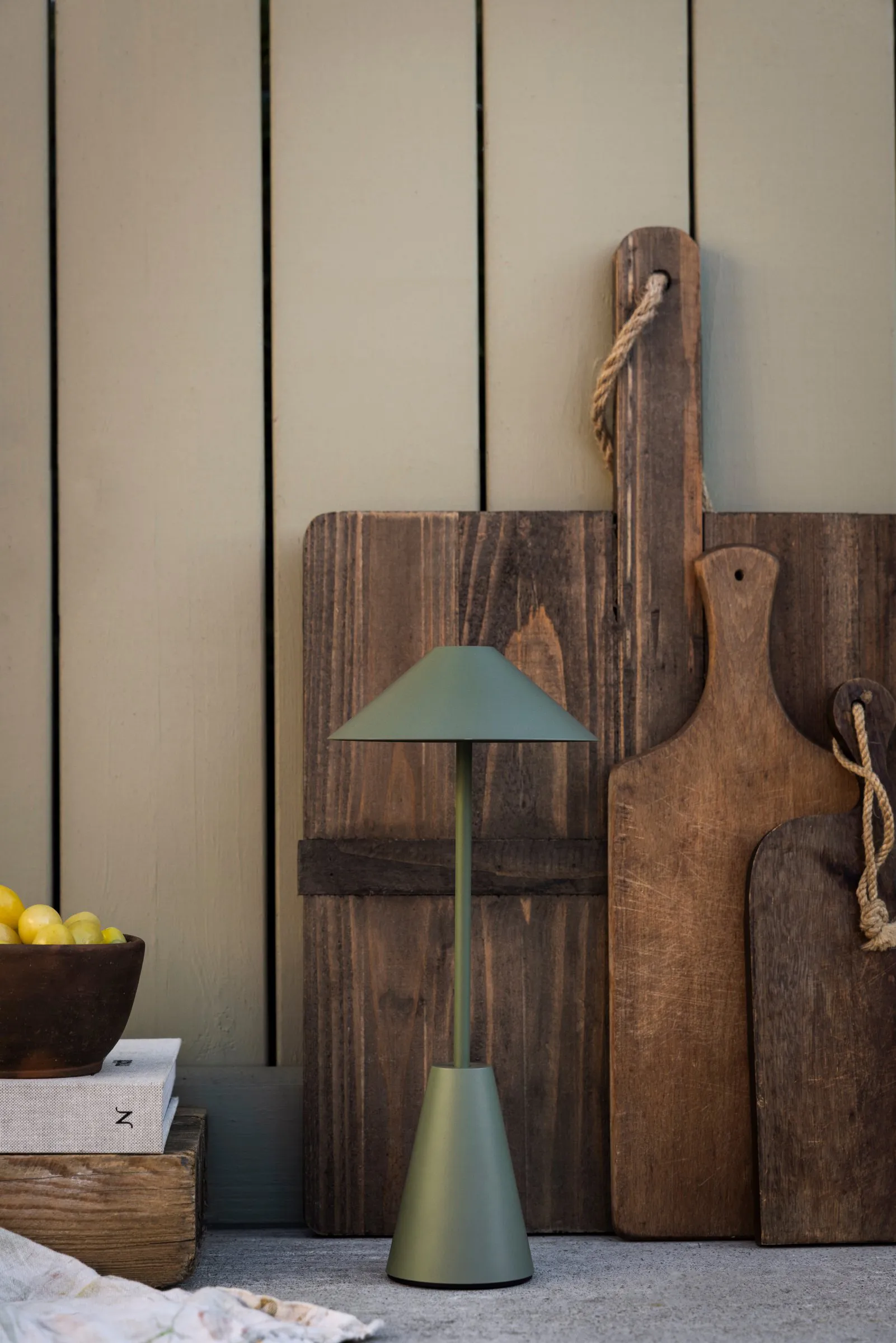 Przenośna lampa stołowa Cannes 32, Zielony mech Globen Lighting