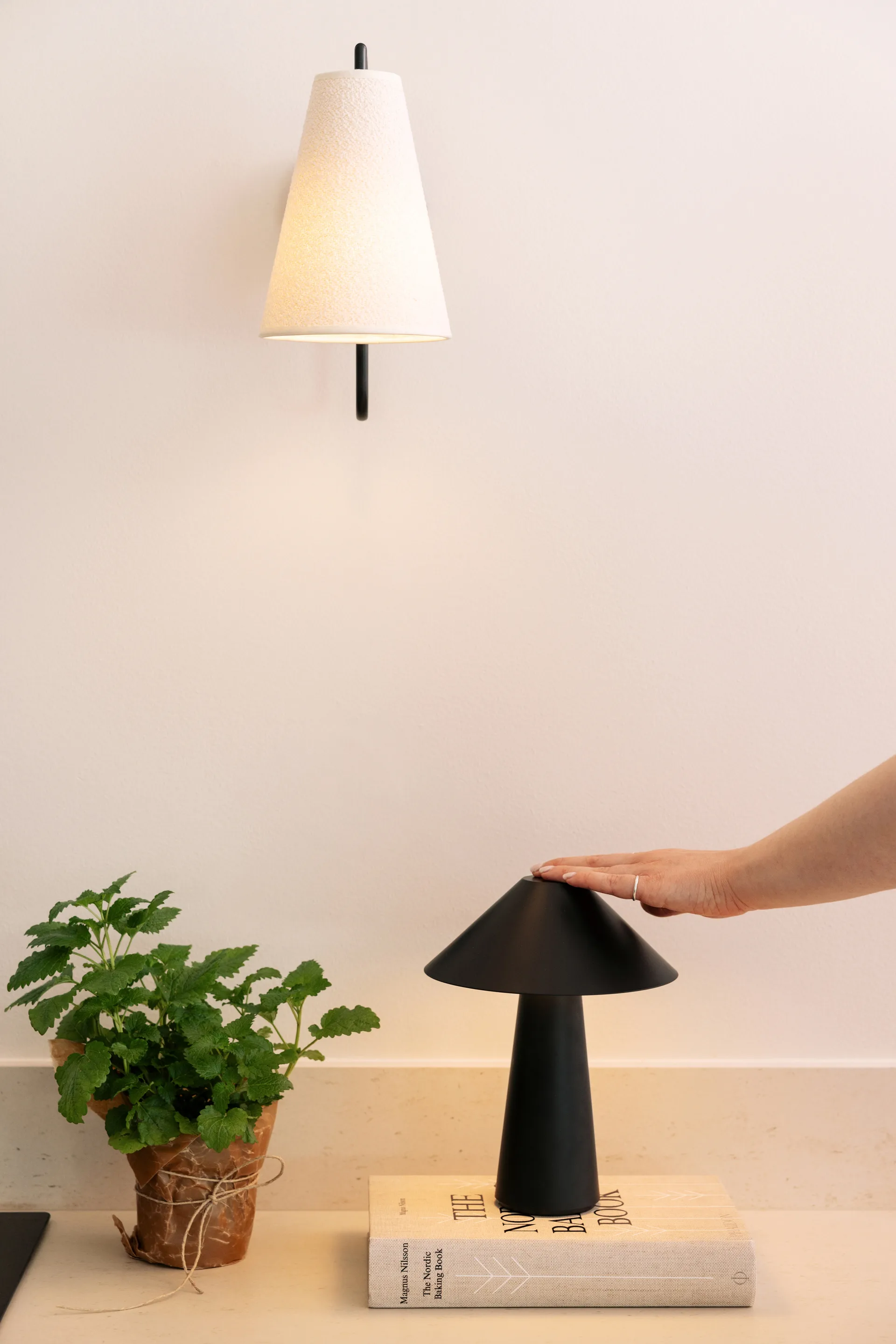 Przenośna lampa stołowa Cannes, Czarny Globen Lighting