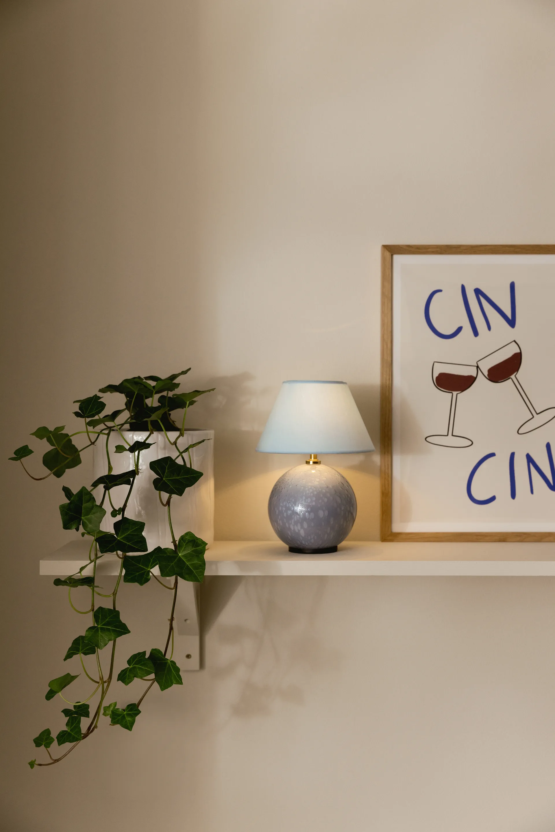 Przenośna lampa stołowa Iris 16, Błękit gołębi Globen Lighting