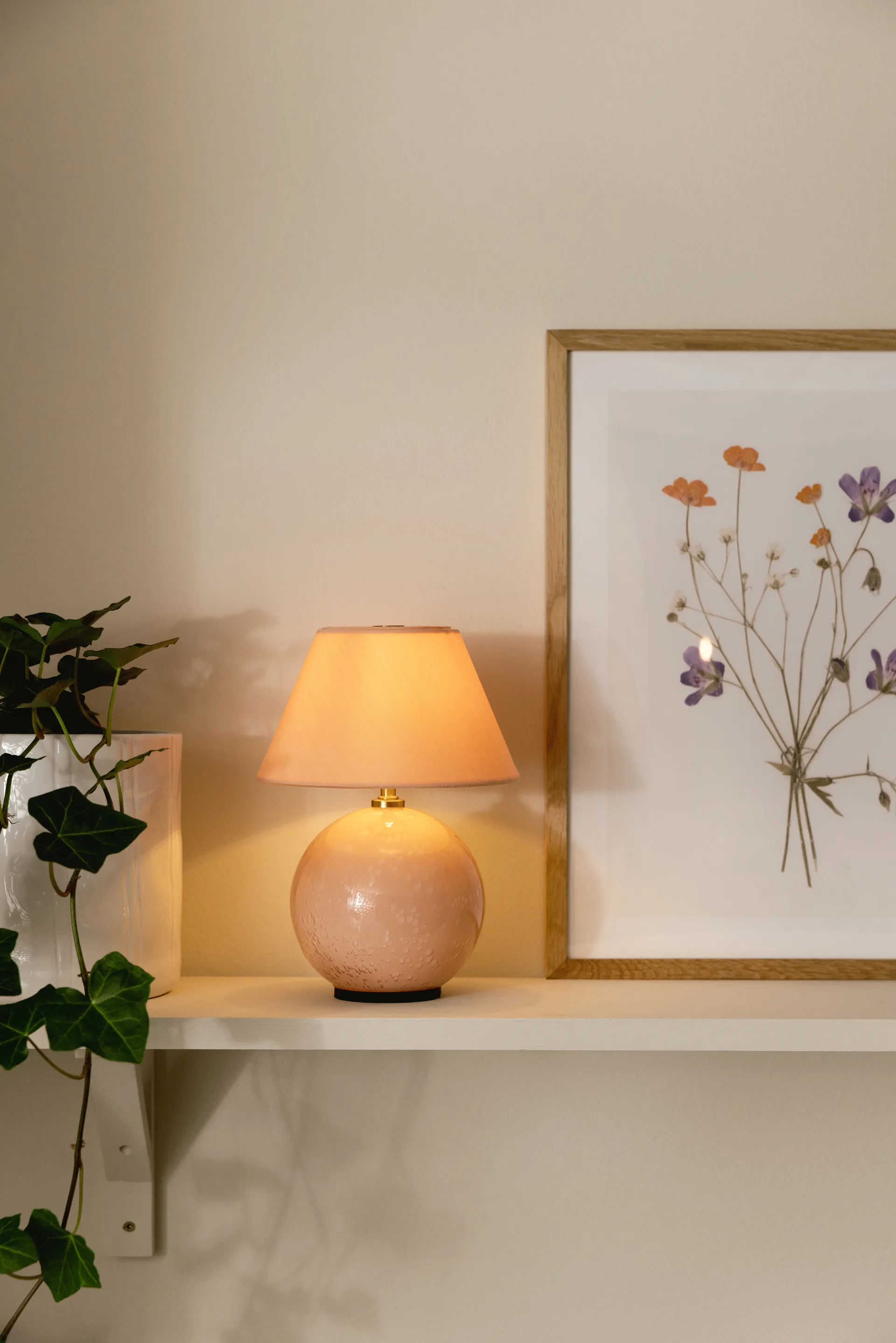 Przenośna lampa stołowa Iris 16, Różowy Globen Lighting