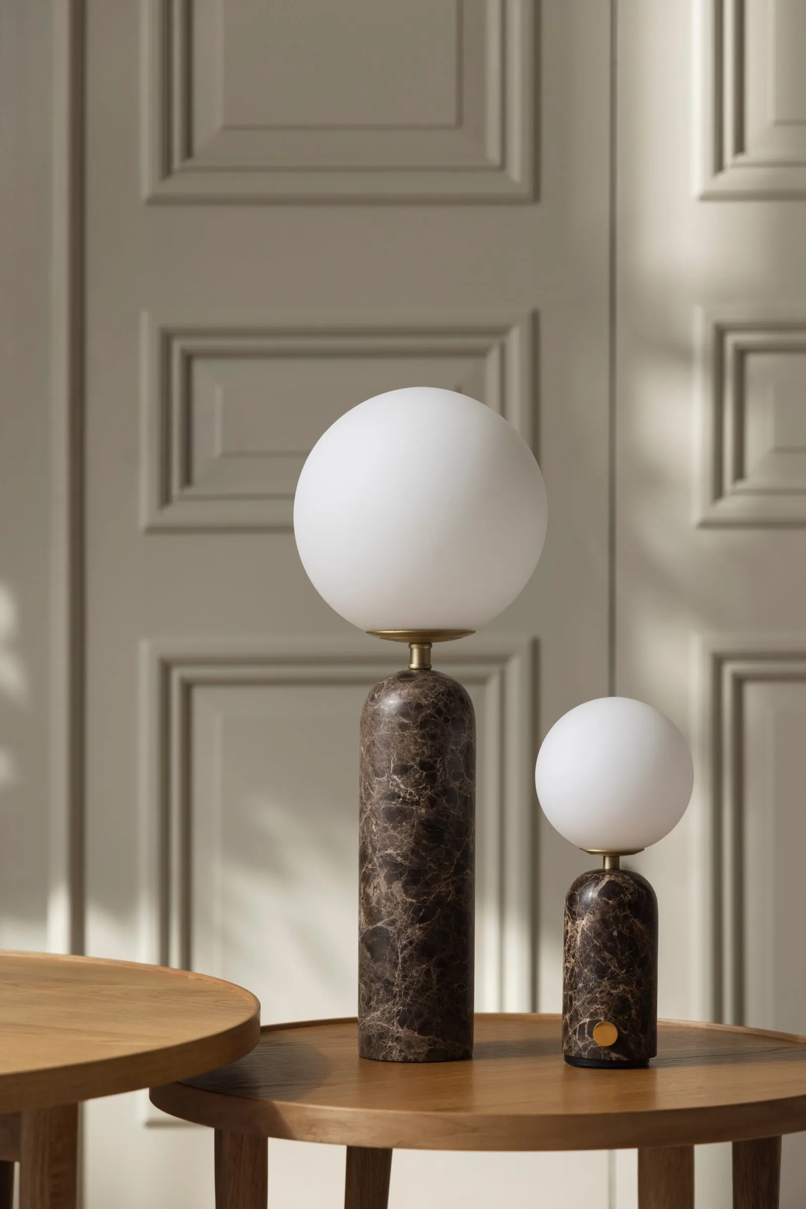 Przenośna lampa stołowa Torrano, Brązowy marmur Globen Lighting