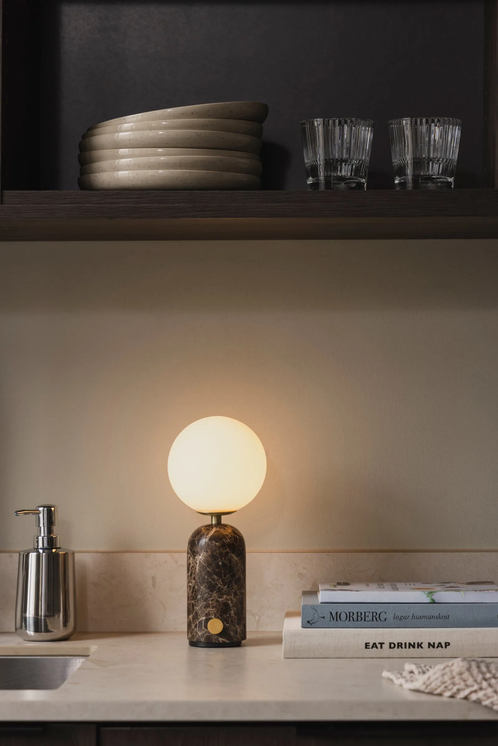 Przenośna lampa stołowa Torrano, Marmur brązowy, 27,5 cm Globen Lighting