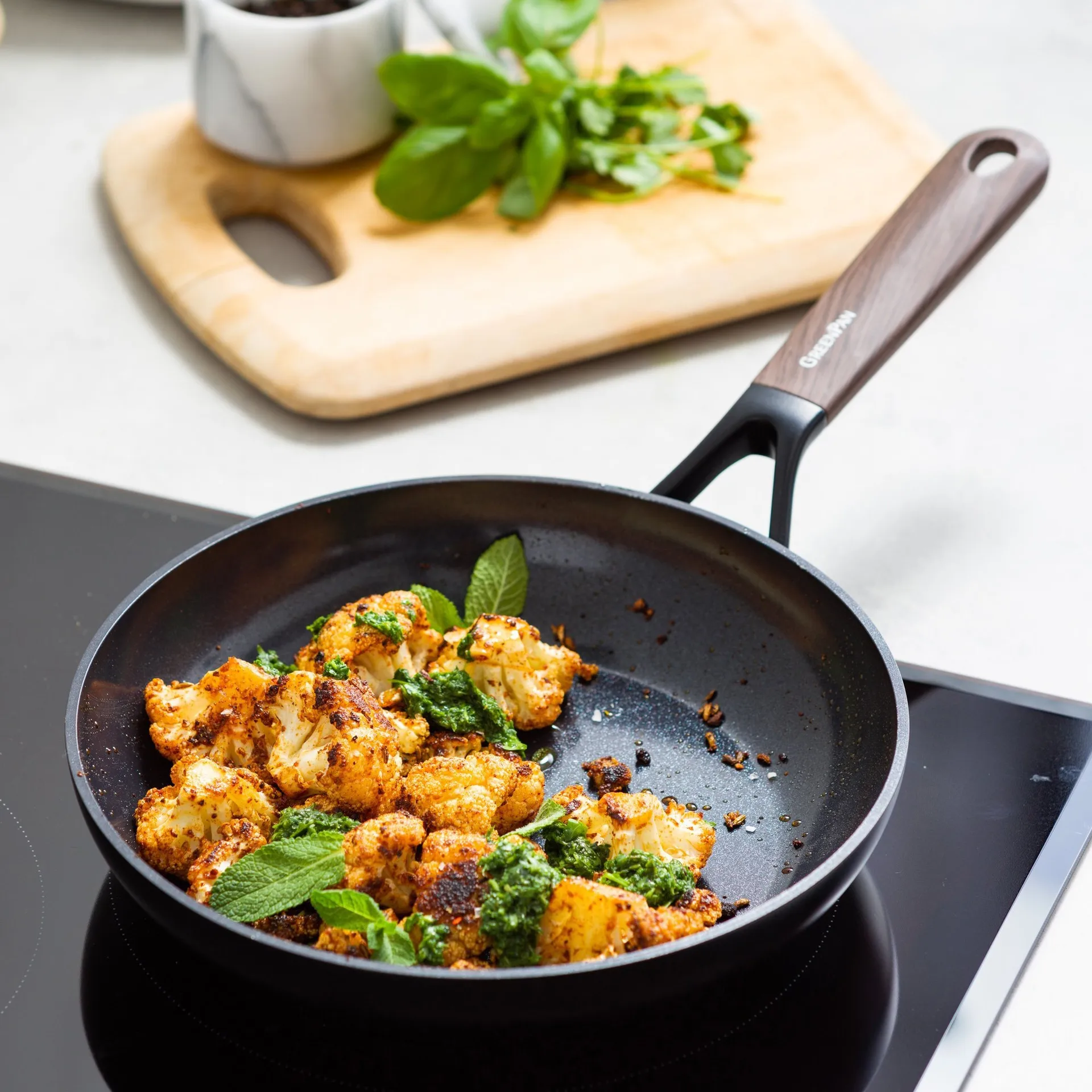 Patelnia Eco Smartshape 24 cm, Dark wood GreenPan