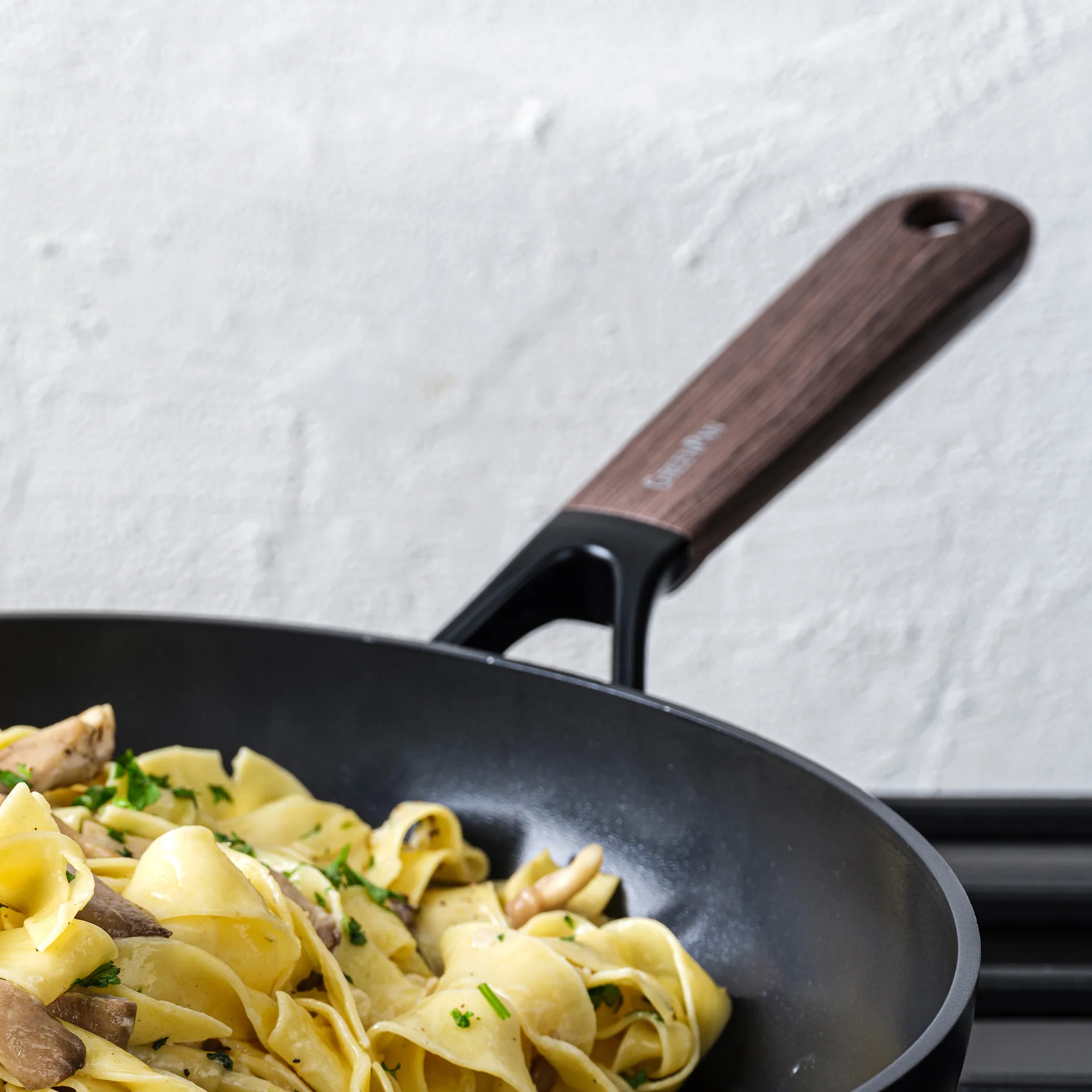 Patelnia wok Eco Smartshape 28 cm, Dark wood GreenPan