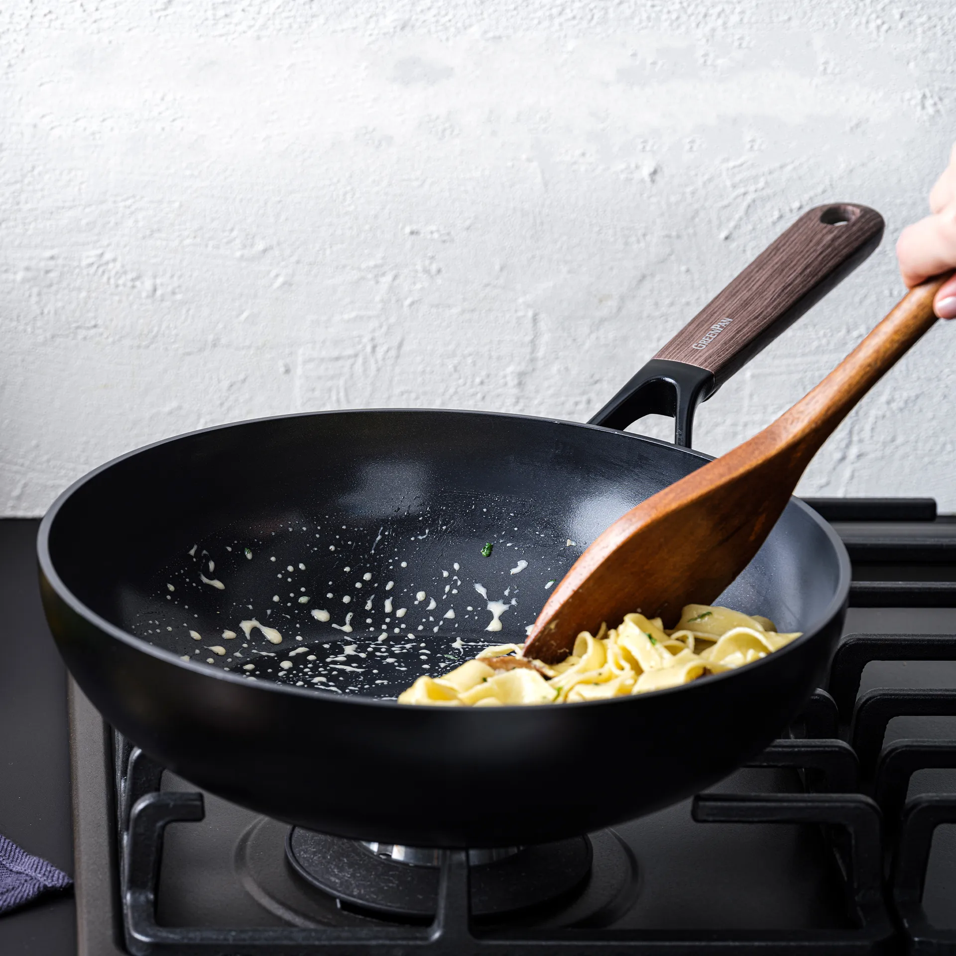 Patelnia wok Eco Smartshape 28 cm, Dark wood GreenPan