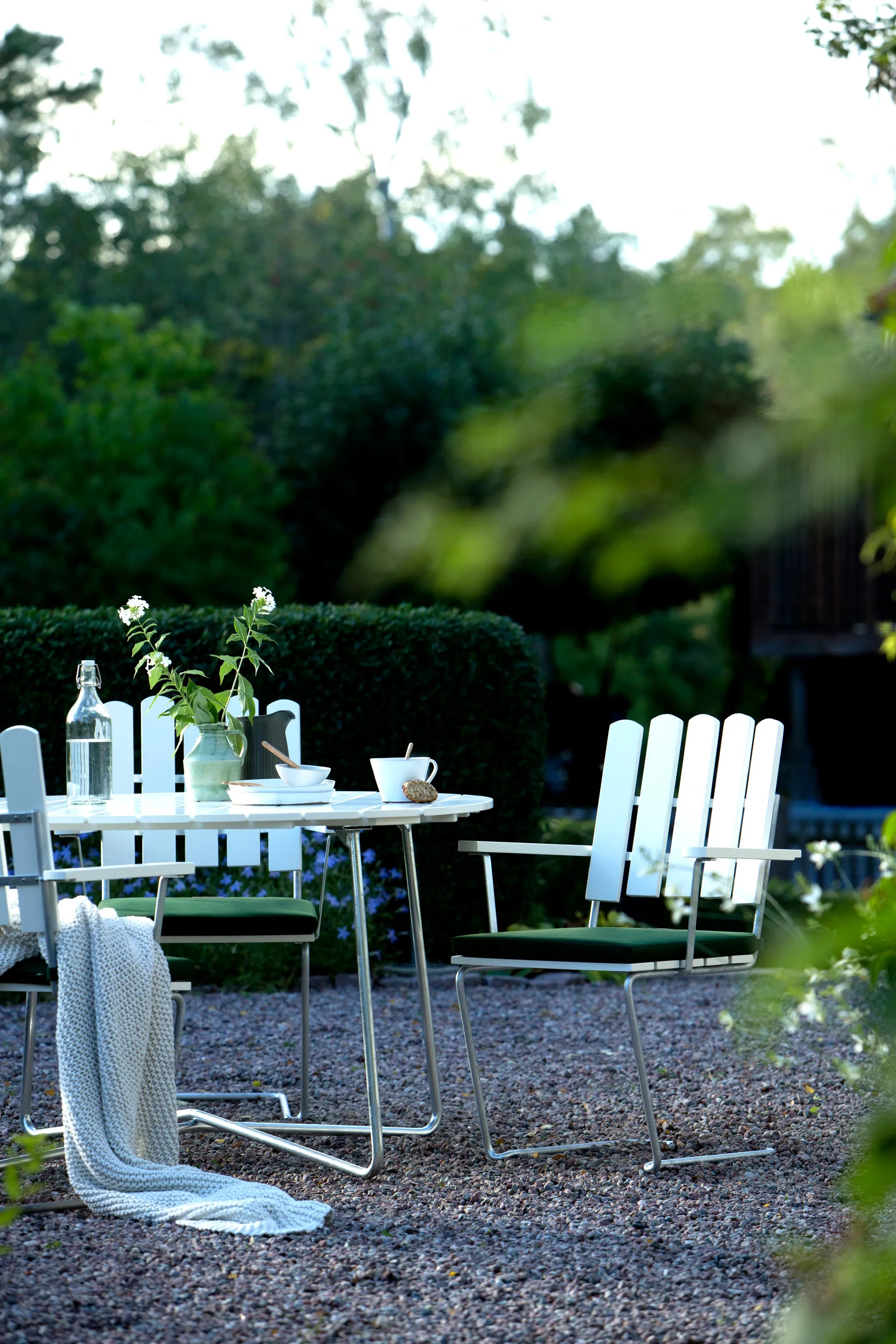 Grythyttan zestaw mebli ogrodowych, biały 9A Ø120cm + 5szt A2 Grythyttan Stålmöbler