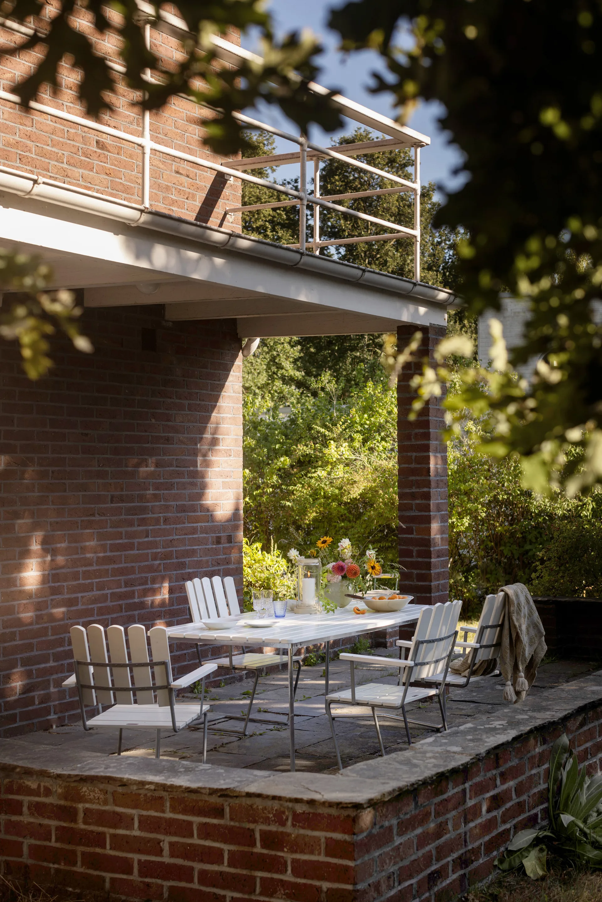 Krzesło A2, Dąb lakierowany na biało - ocynkowany stelaż stalowy Grythyttan Stålmöbler