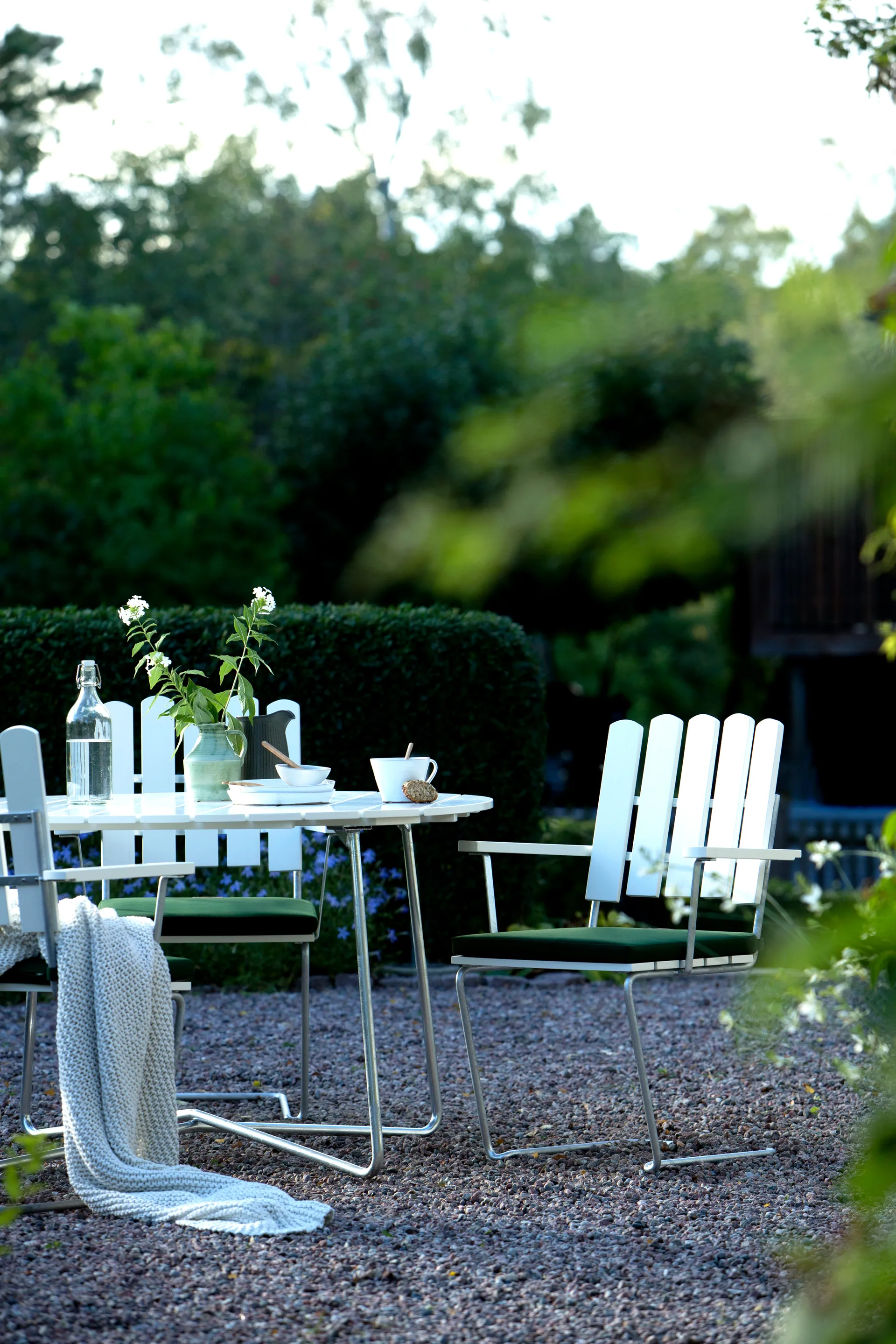 Krzesło A2, Dąb lakierowany na biało - ocynkowany stelaż stalowy Grythyttan Stålmöbler