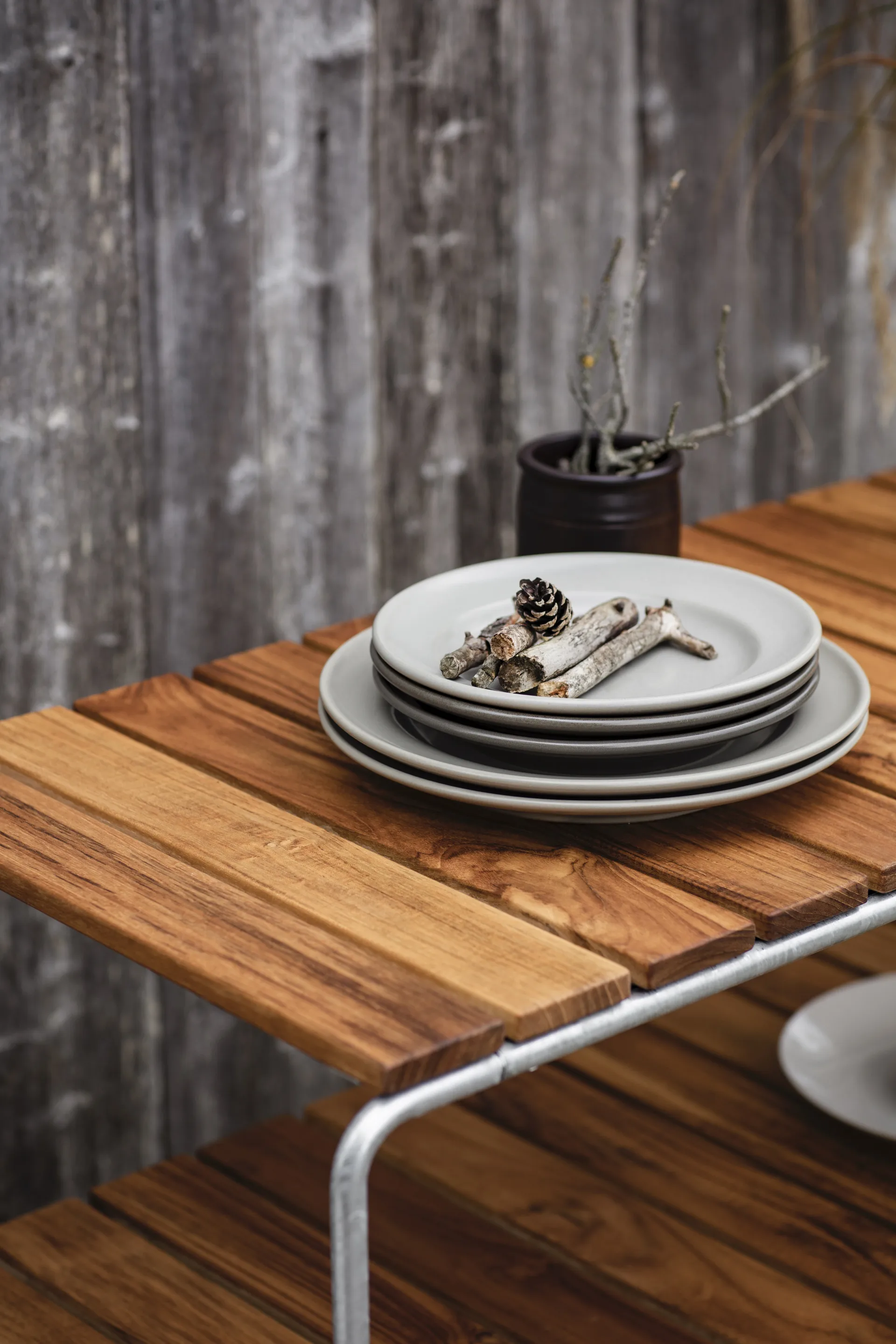 Stolik pomocniczy Grythyttan, Drewno tekowe - ocynkowany stelaż stalowy Grythyttan Stålmöbler