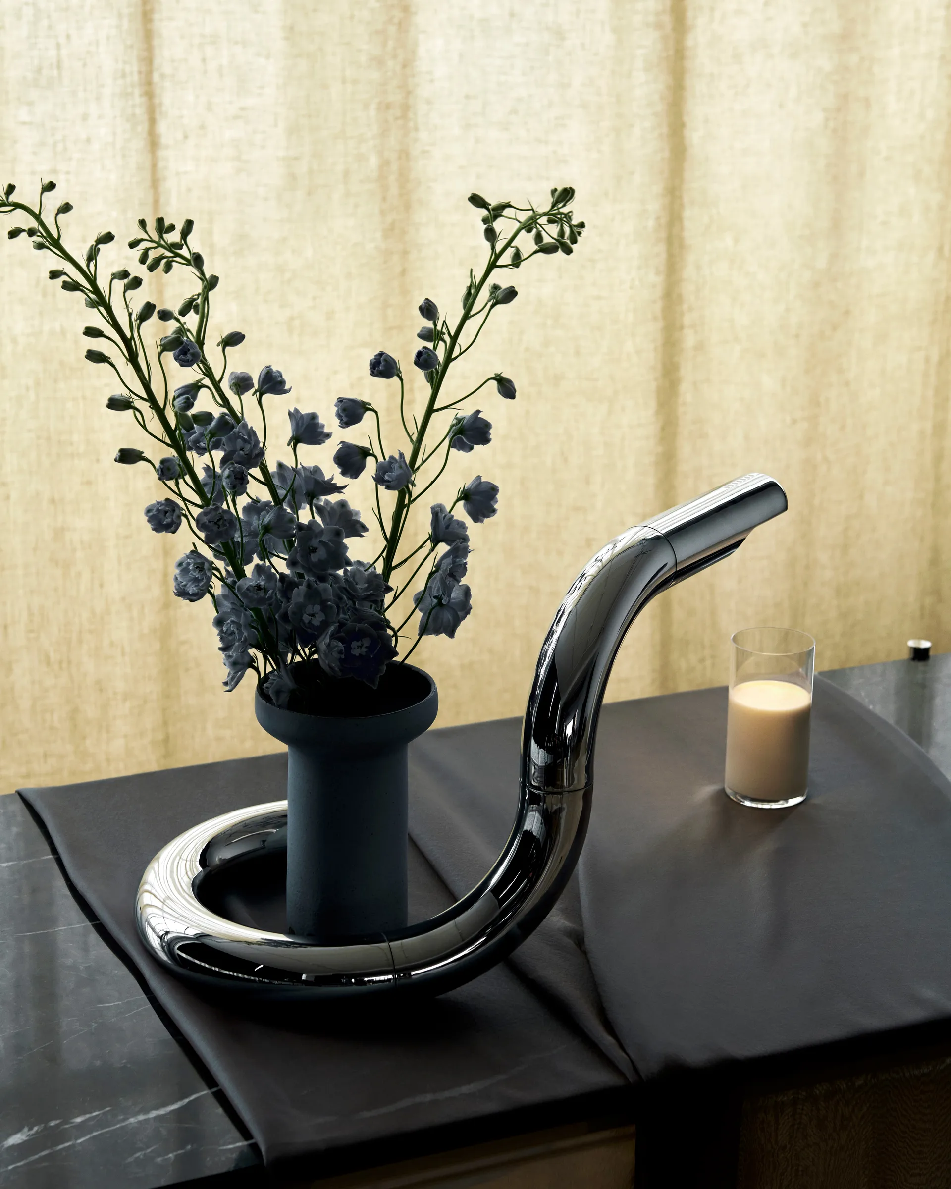 Aspide lampa stołowa, Chrome GUBI