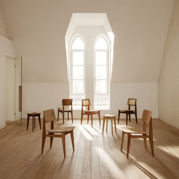 C-Chair krzesło, black stained oak, oparcie z naturalnej wikliny GUBI