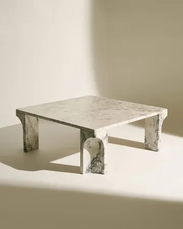 Doric stolik kawowy - Stormy Gray marmur, 80x80 cm - GUBI