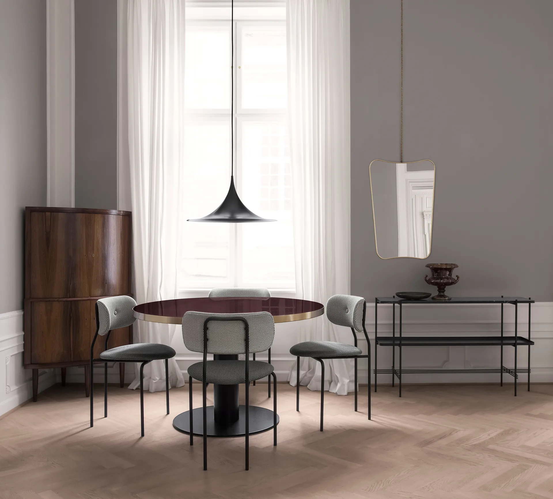 F.A.33 Lustro prostokątne, czarny mosiądz GUBI