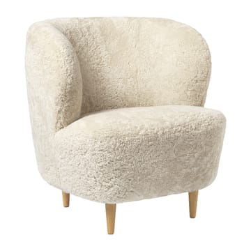 Fotel Stay lounge chair small - Fårskinn Moonlight-dąb lakierowany - GUBI