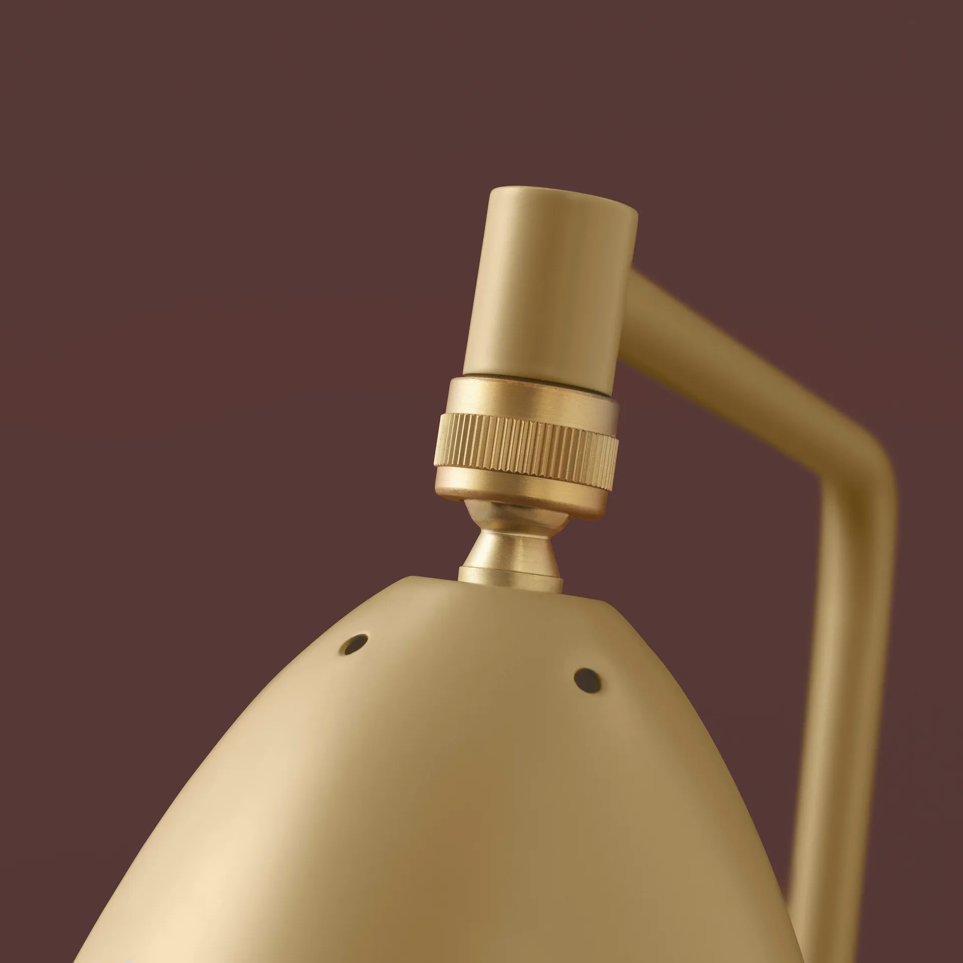 Gräshoppa lampa podłogowa, Oliwkowy brąz GUBI