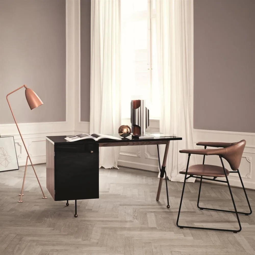 Gräshoppa lampa podłogowa, vintage czerwony GUBI