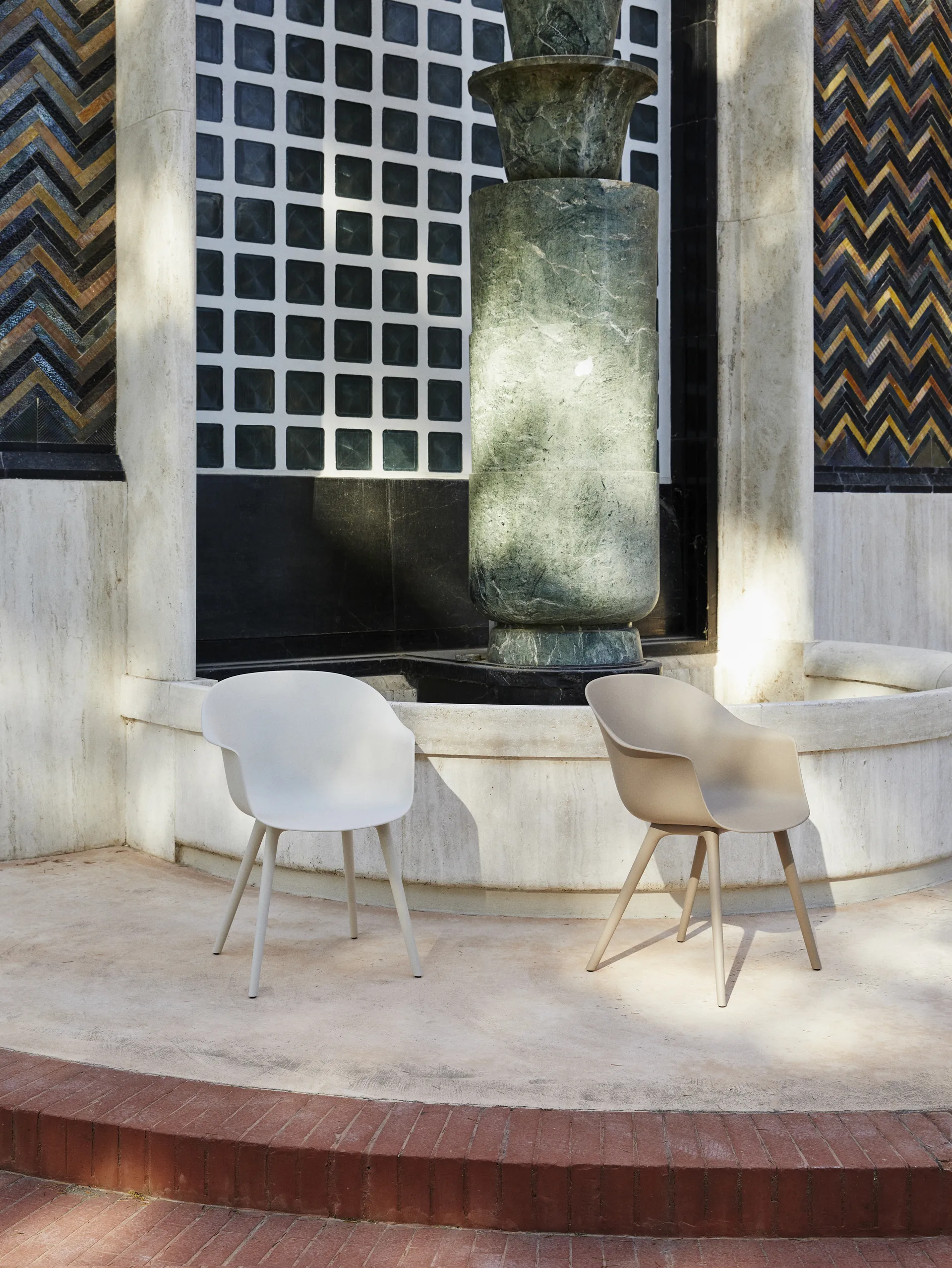 Krzesło Bat Dining Outdoor, new beige GUBI