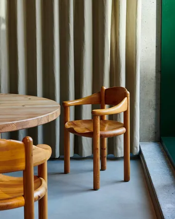 Krzesło Daumiller - Golden pine - GUBI