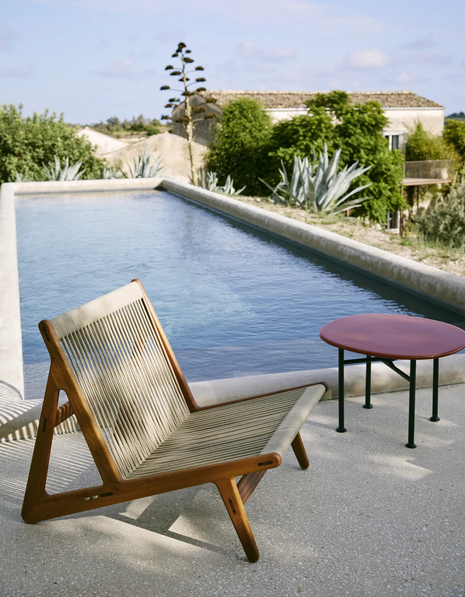 Krzesło wypoczynkowe MR01 Initial outdoor, Olejowane drewno iroko GUBI