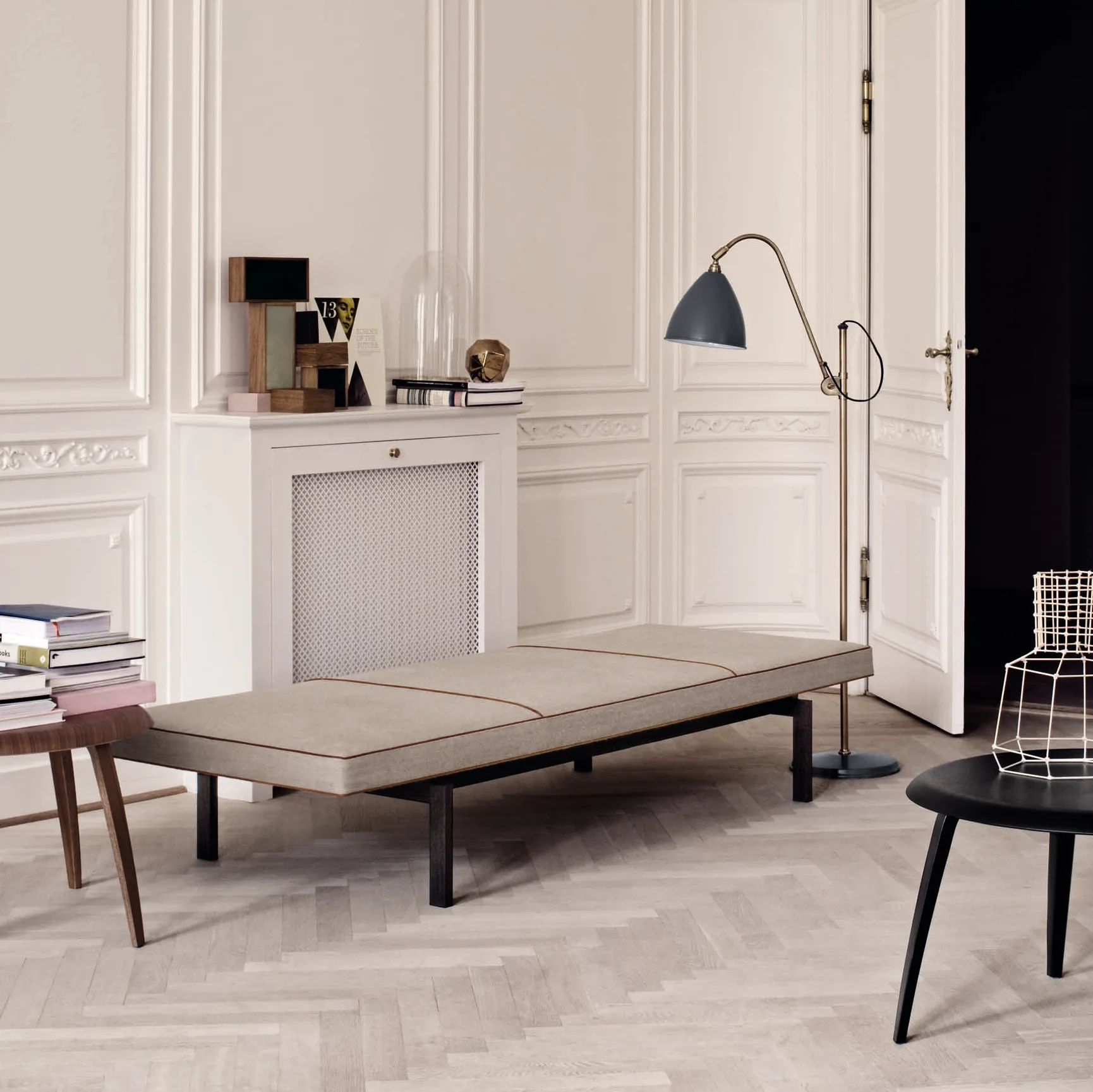 Lampa podłogowa Bestlite BL3M, szary - mosiądz GUBI