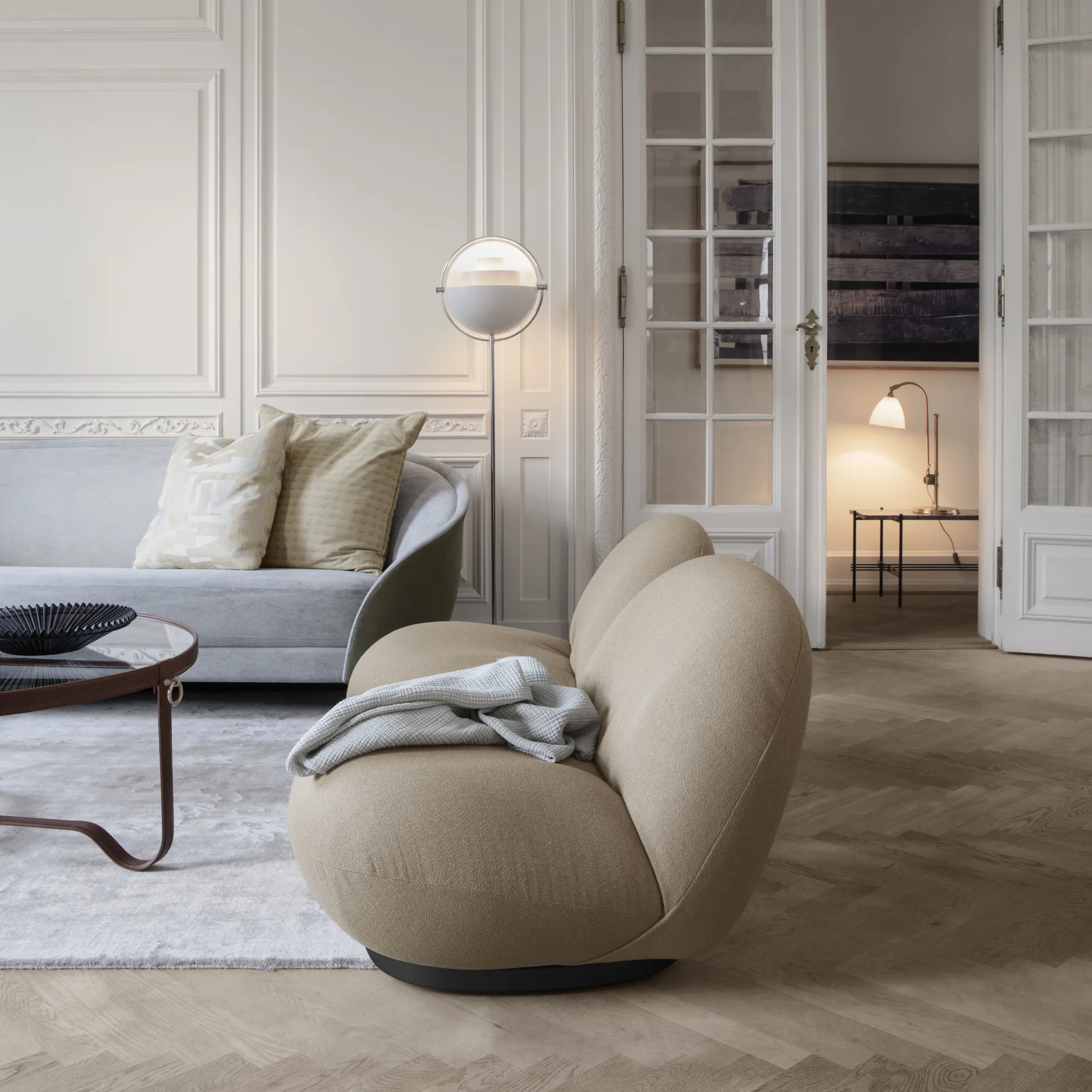 Lampa podłogowa Multi-Lite, Chrom-biały GUBI