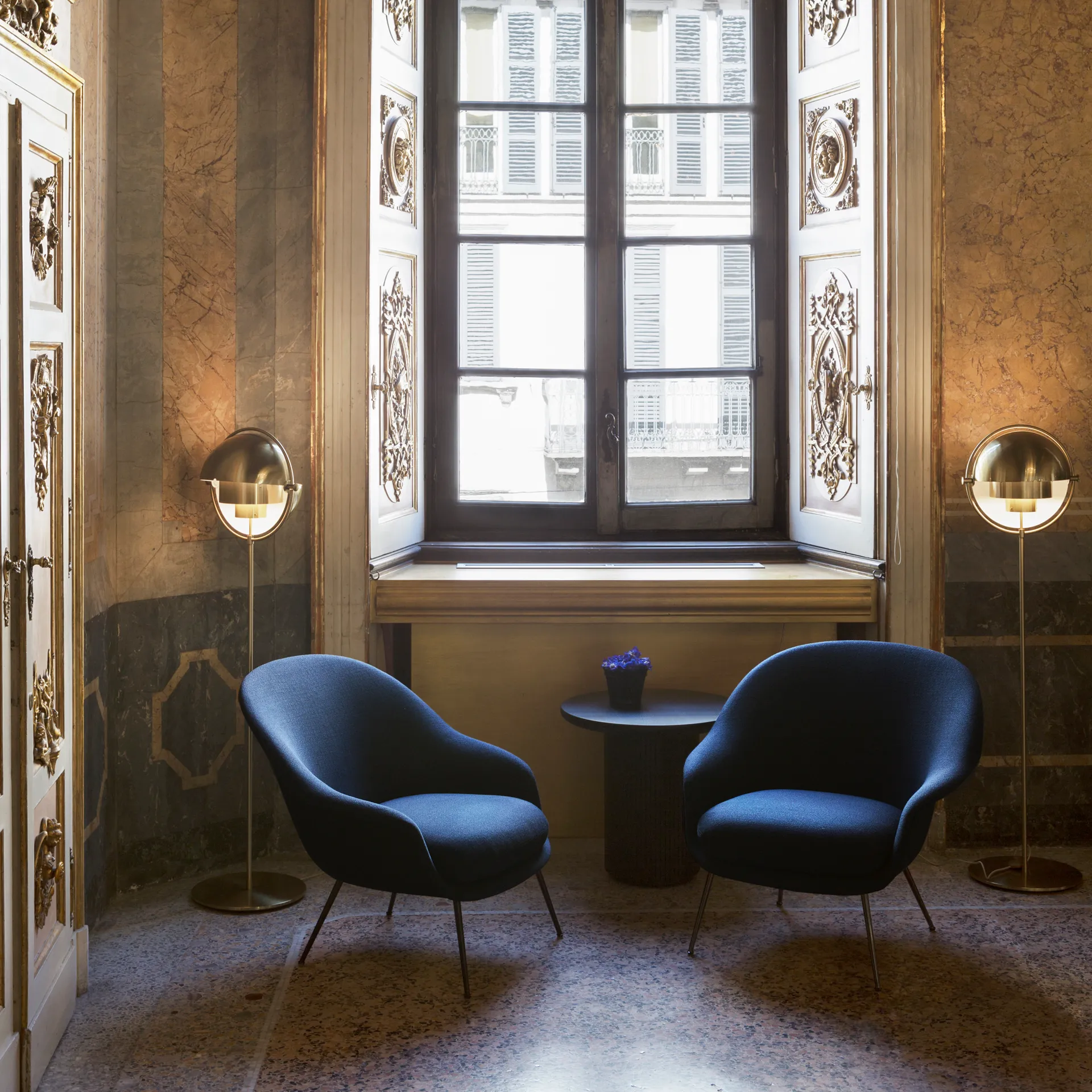 Lampa podłogowa Multi-Lite, Mosiądz GUBI