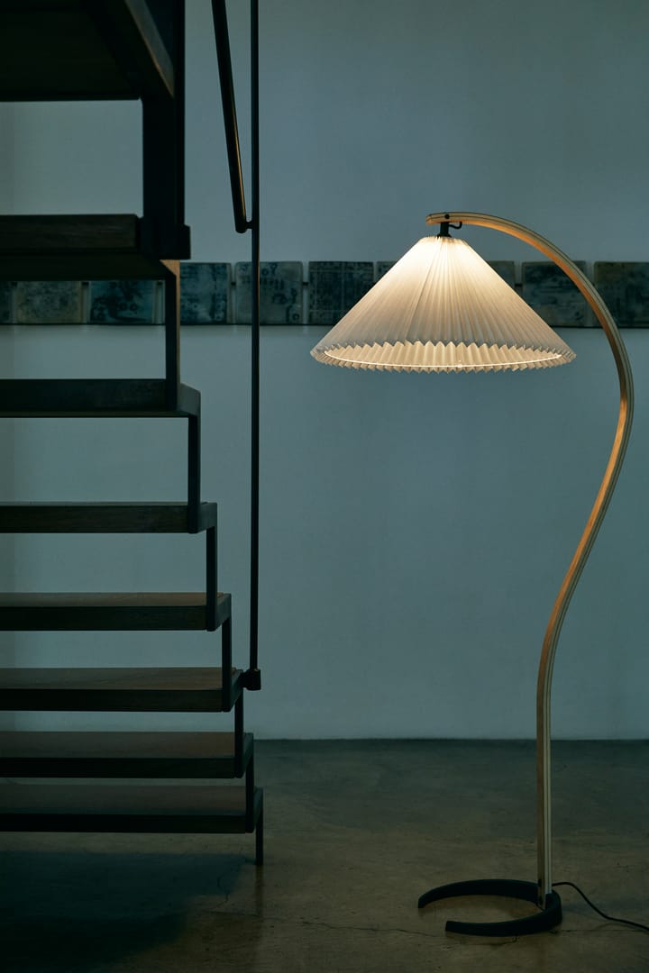 Lampa podłogowa Timberline, Dąb-brzoza-biały GUBI