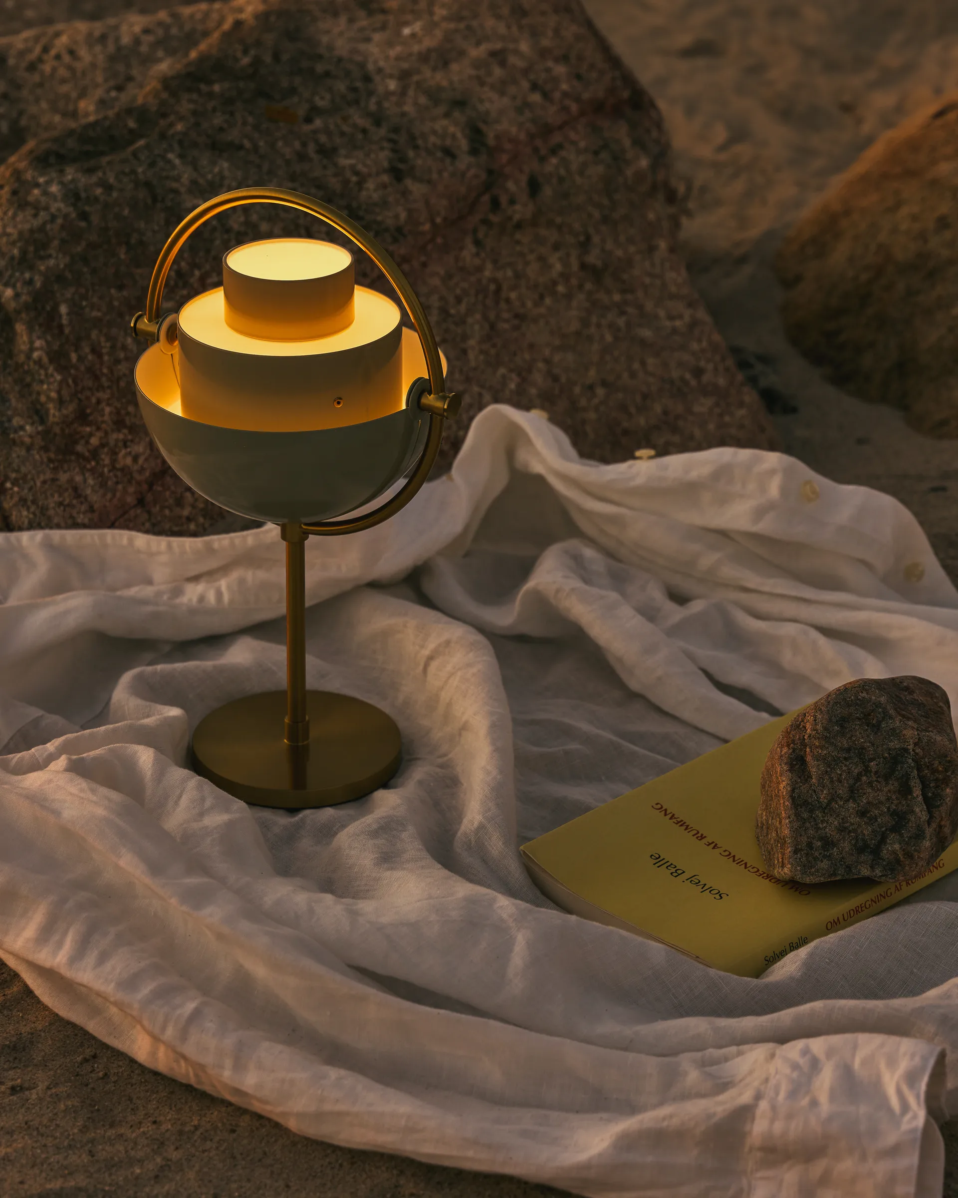 Lampa przenośna Multi-Lite, Pastel gray GUBI