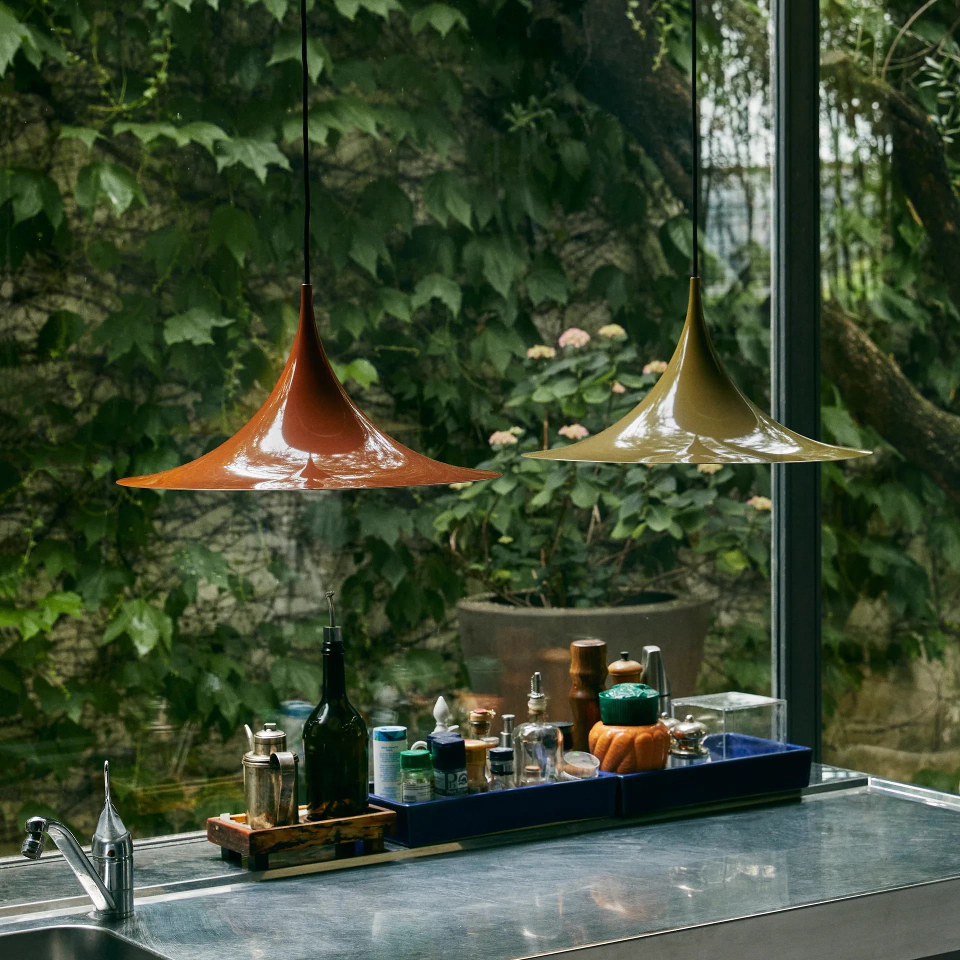 Lampa Semi Ø 30 cm, Fennel seed glossy GUBI