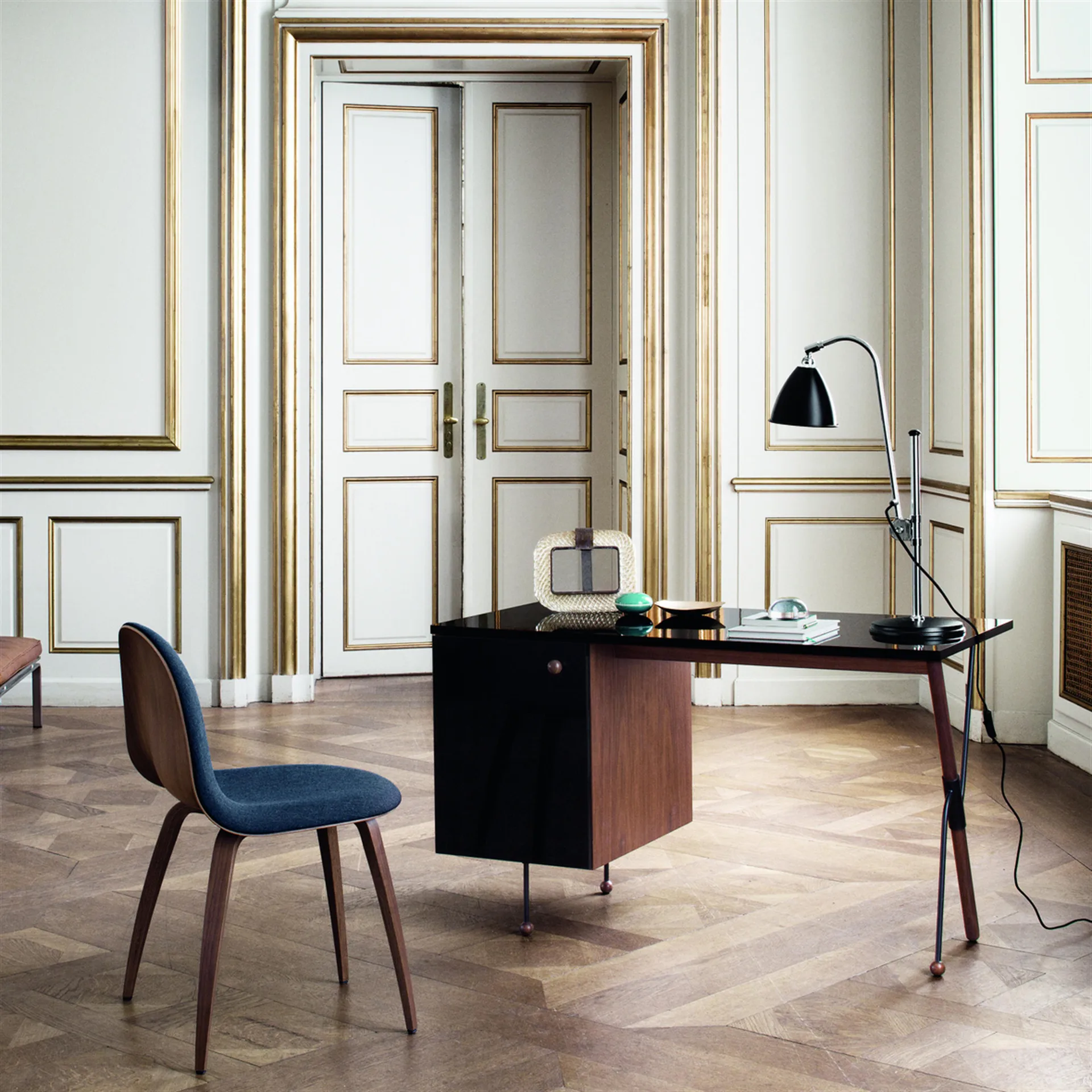 Lampa stołowa Bestlite BL1, czarny-chrom GUBI