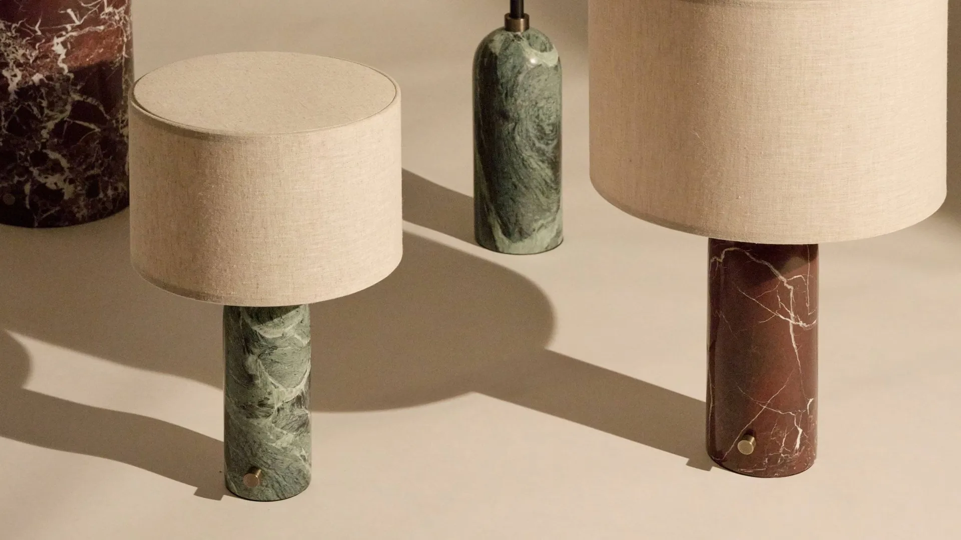 Lampa stołowa Gravity L, Emerald marble-white GUBI