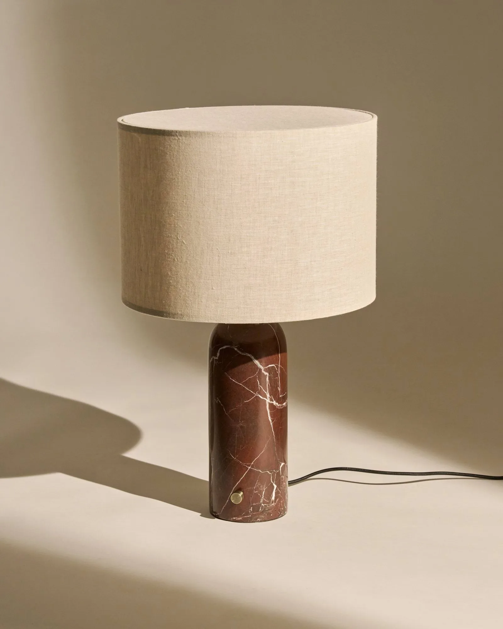 Lampa stołowa Gravity L, Maroon marble-canvas GUBI