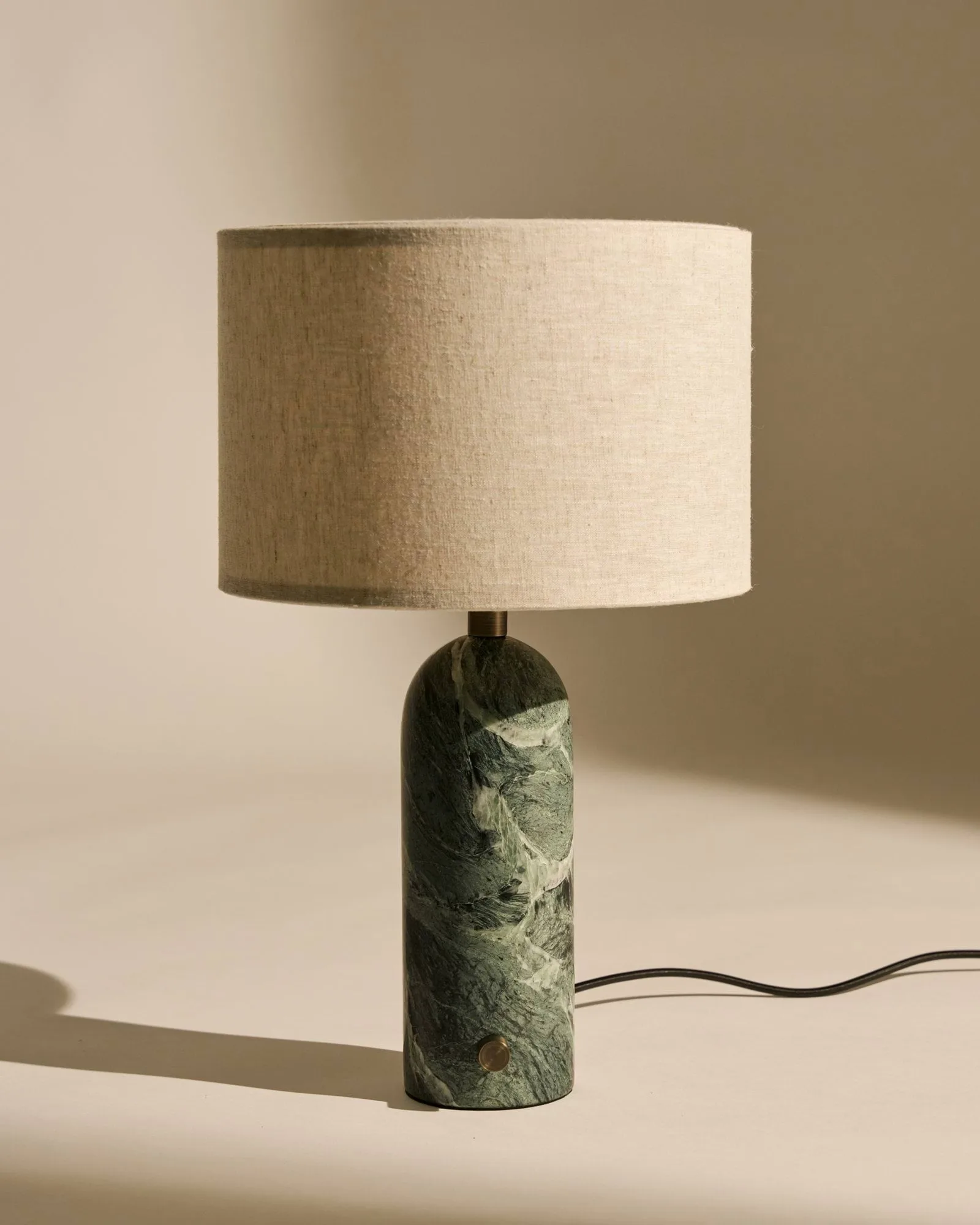 Lampa stołowa Gravity S, Emerald marble-canvas GUBI