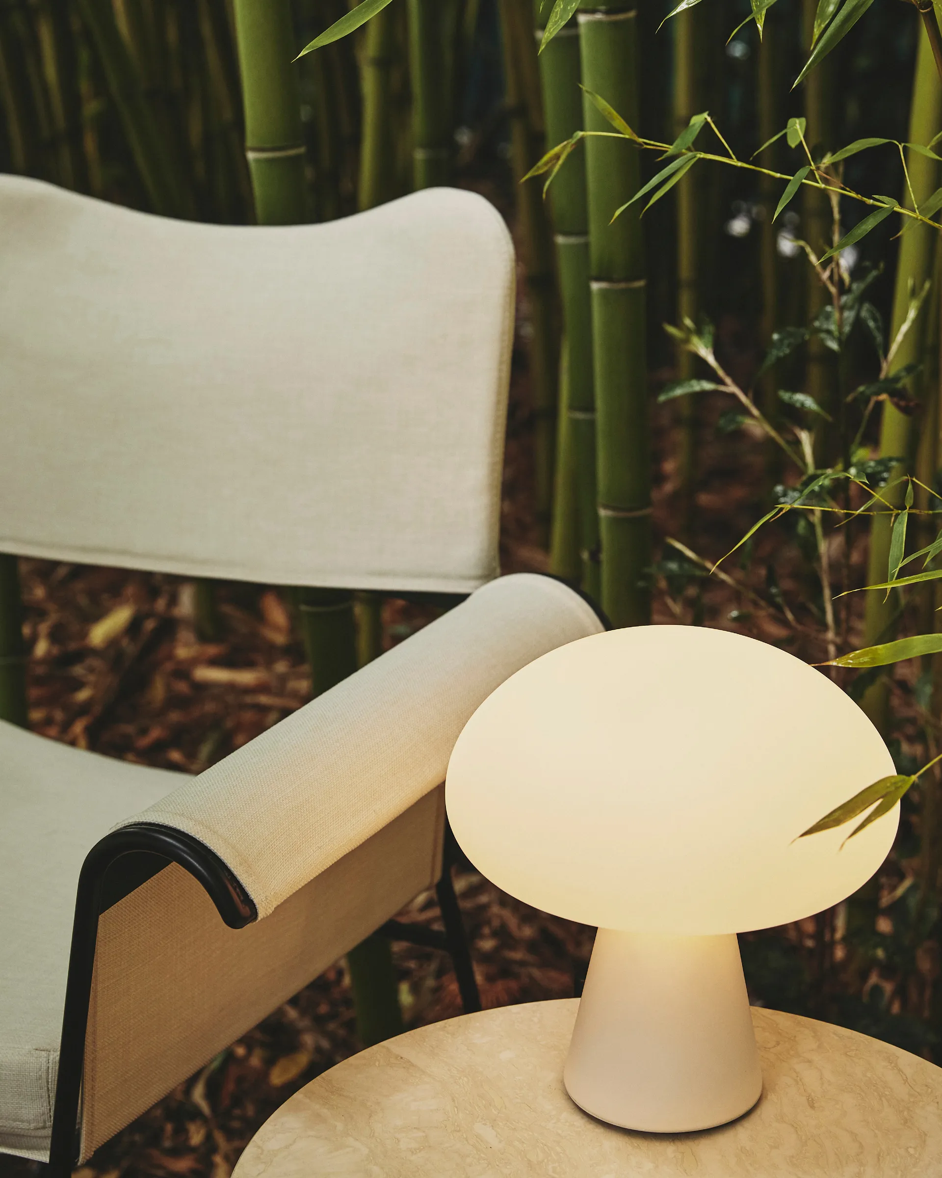 Lampa stołowa Obello, Frosted glass GUBI