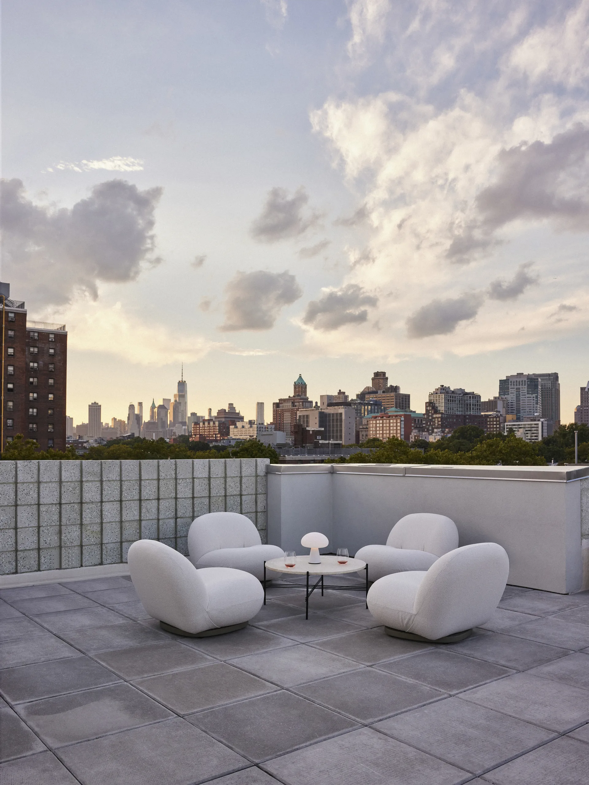 Lampa stołowa Obello, Frosted glass GUBI