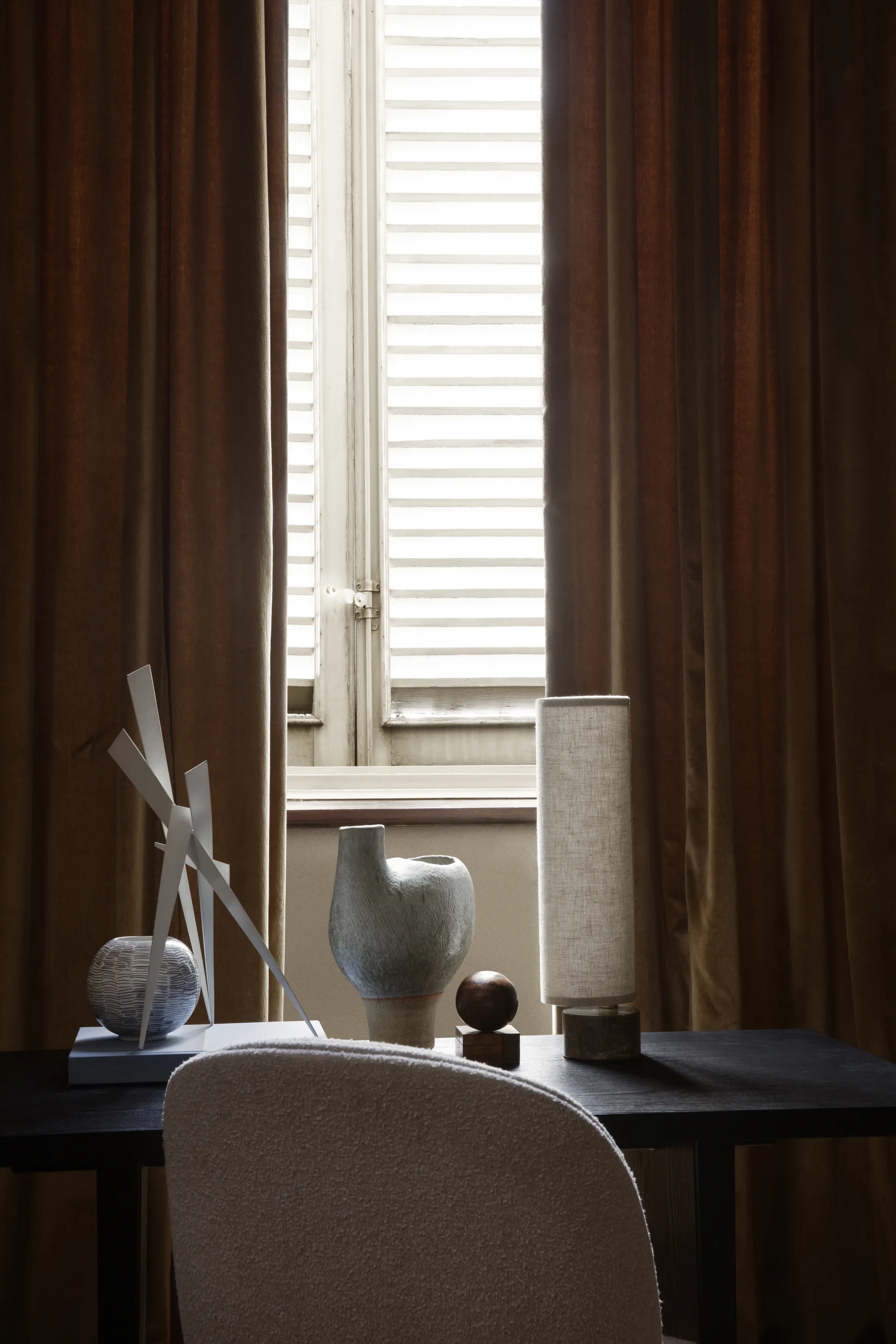 Lampa stołowa Unbound, Płótno-szary marmur GUBI