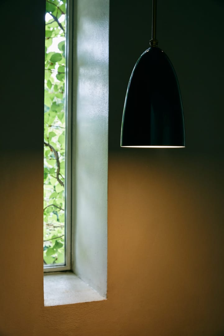 Lampa sufitowa Gräshoppa, Czarny-mosiądz GUBI
