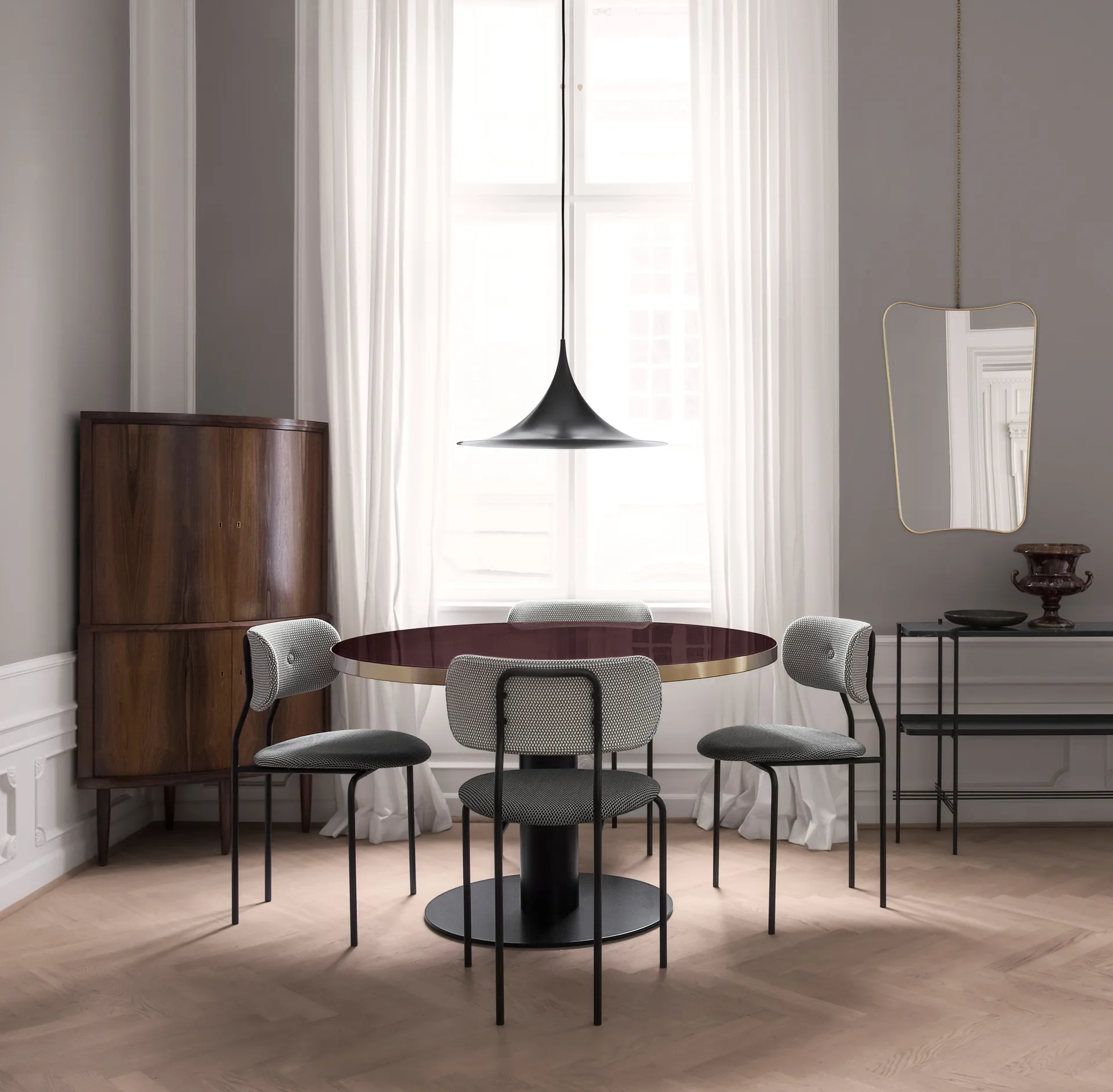 Lampa wisząca Semi Ø 47 cm, Black semi matt GUBI