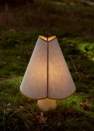 Przenośna lampa stołowa Hornbæk - Poppy yellow - GUBI